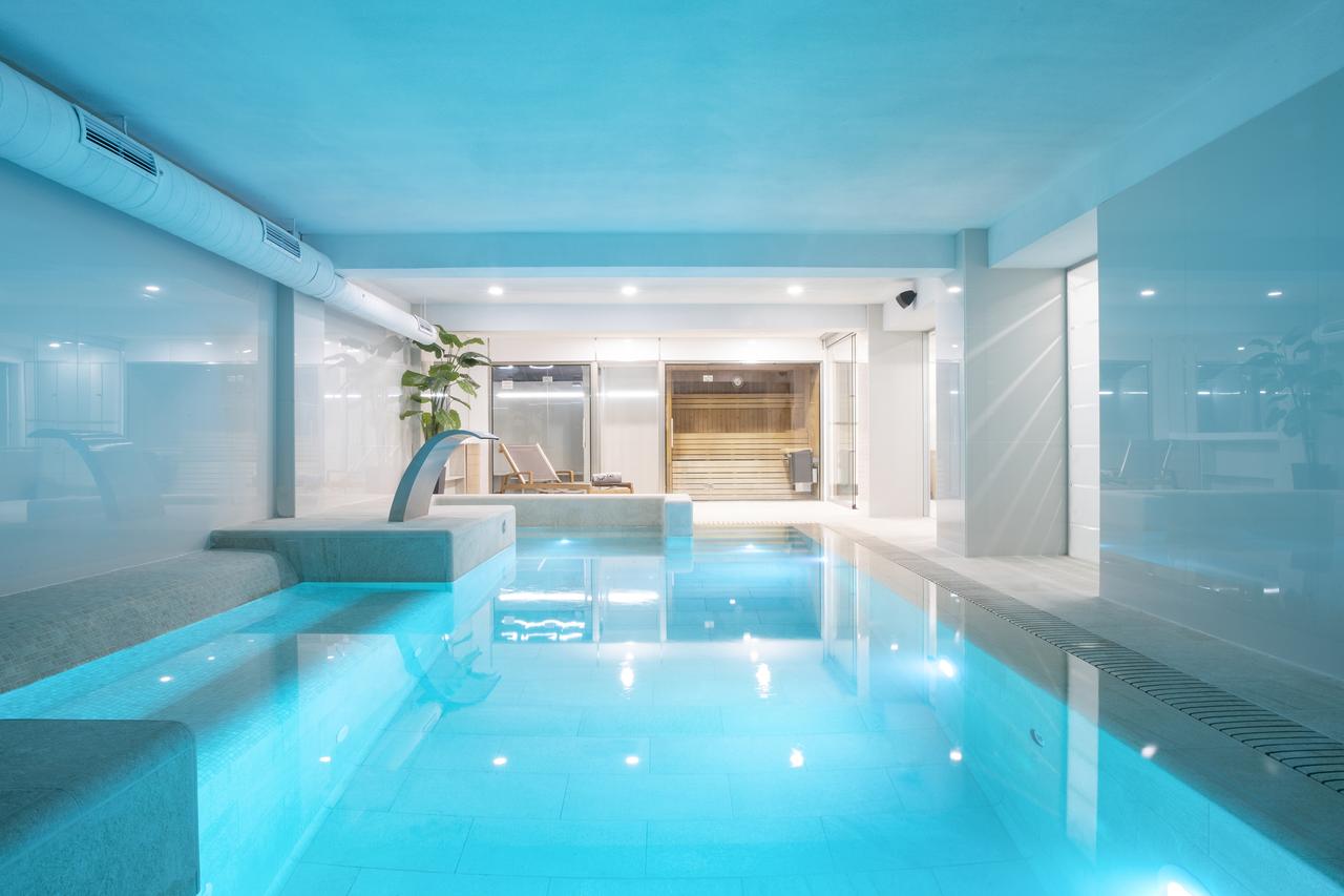 Piscină interioară