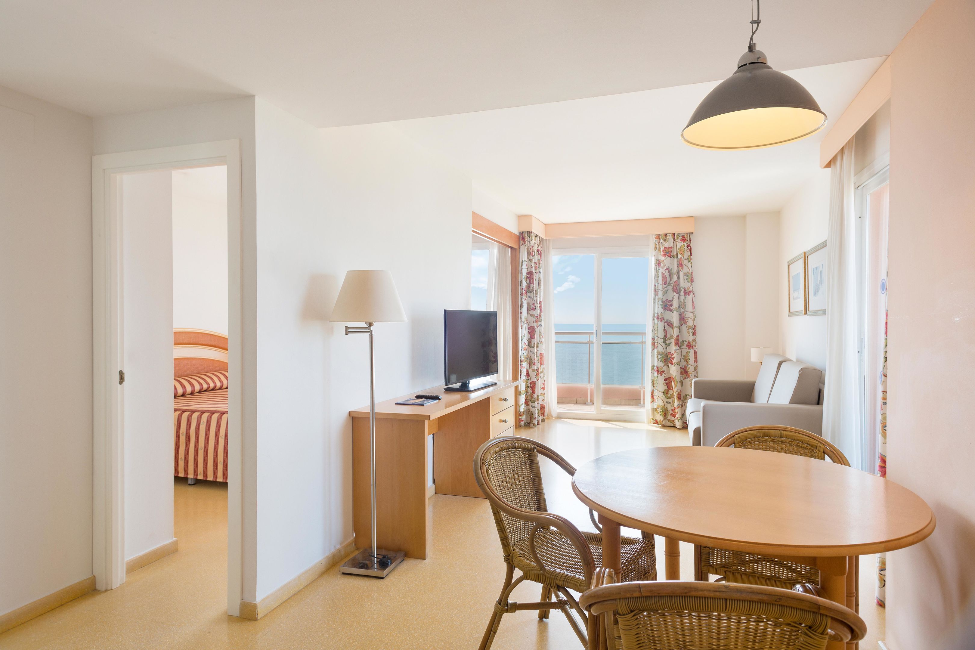 APARTMENT LATERAL SEA VIEW