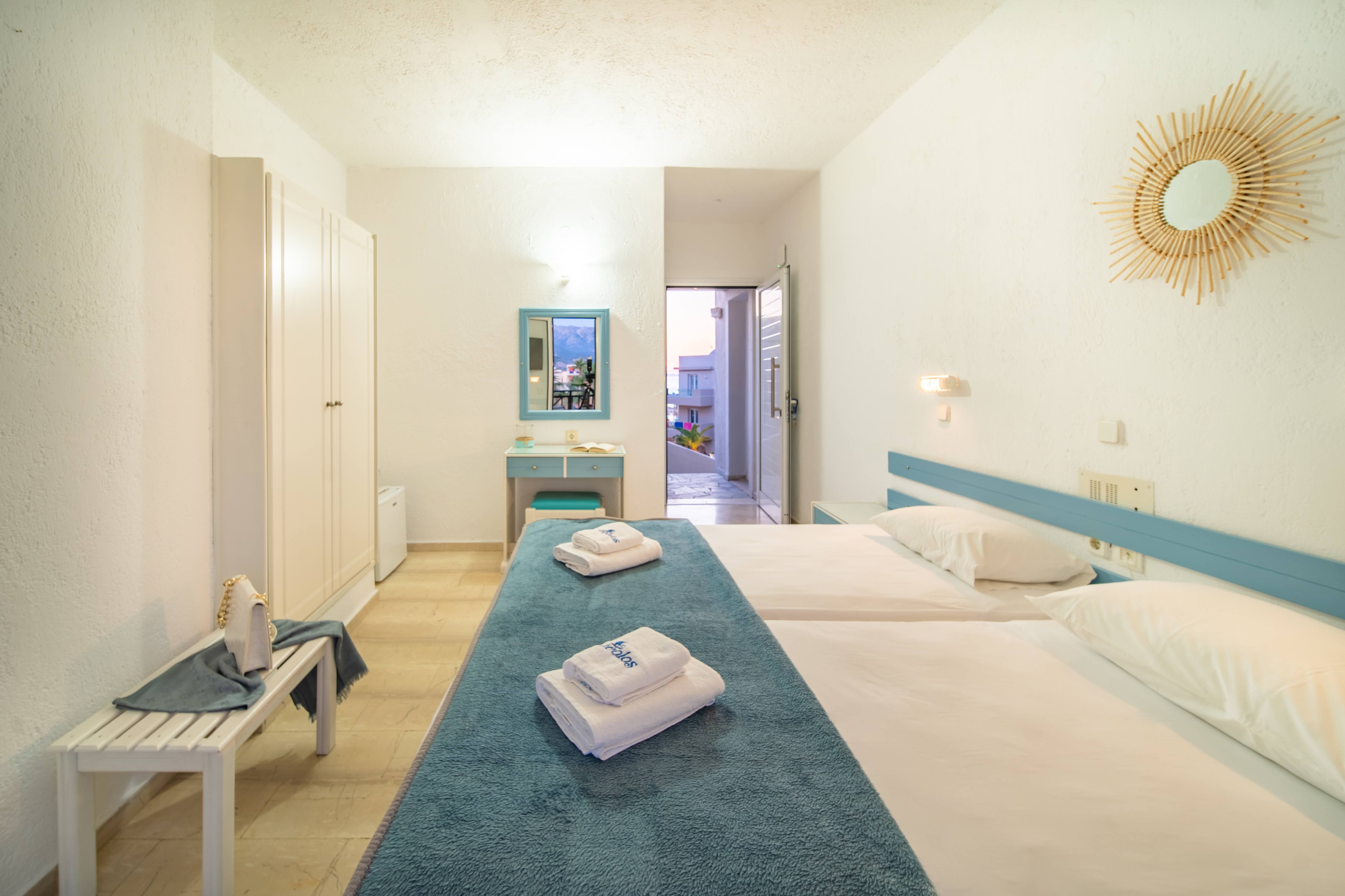 ROOM STANDARD DOUBLE SIDESEAVIEW BALCONY OR TERRACE 