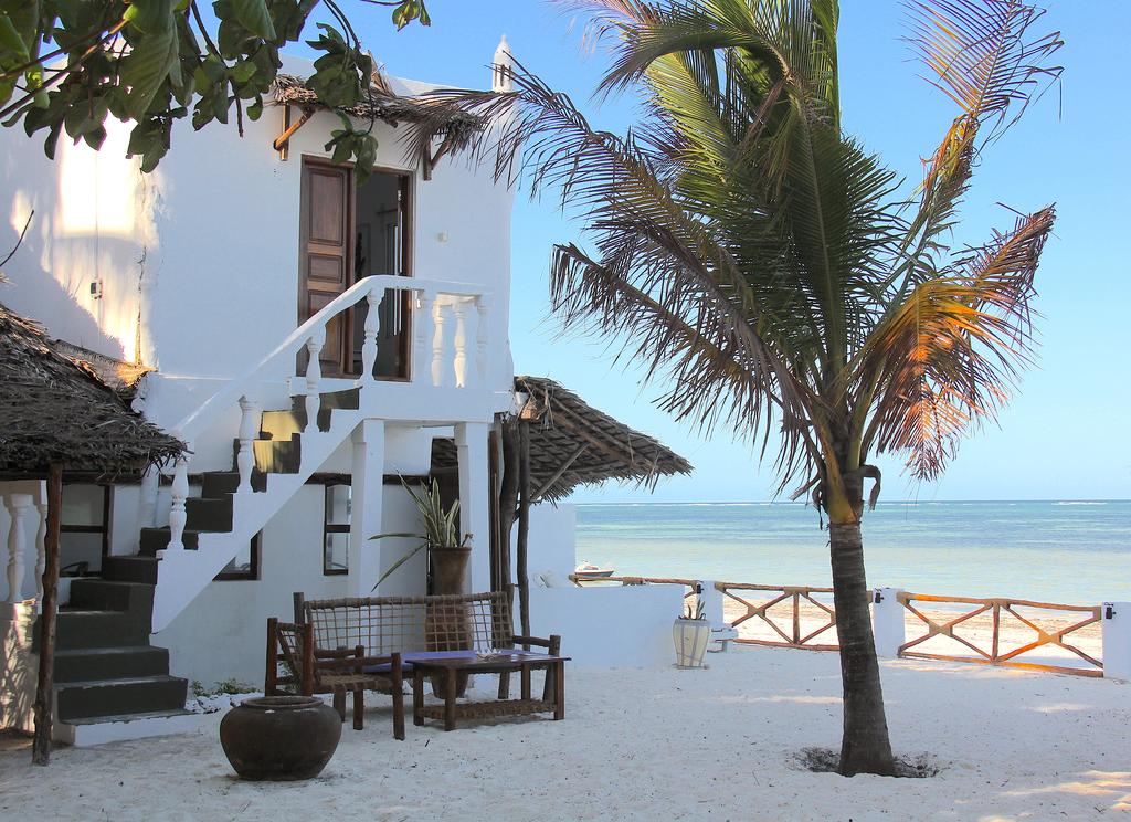 BUNGALOW BEACH FRONT