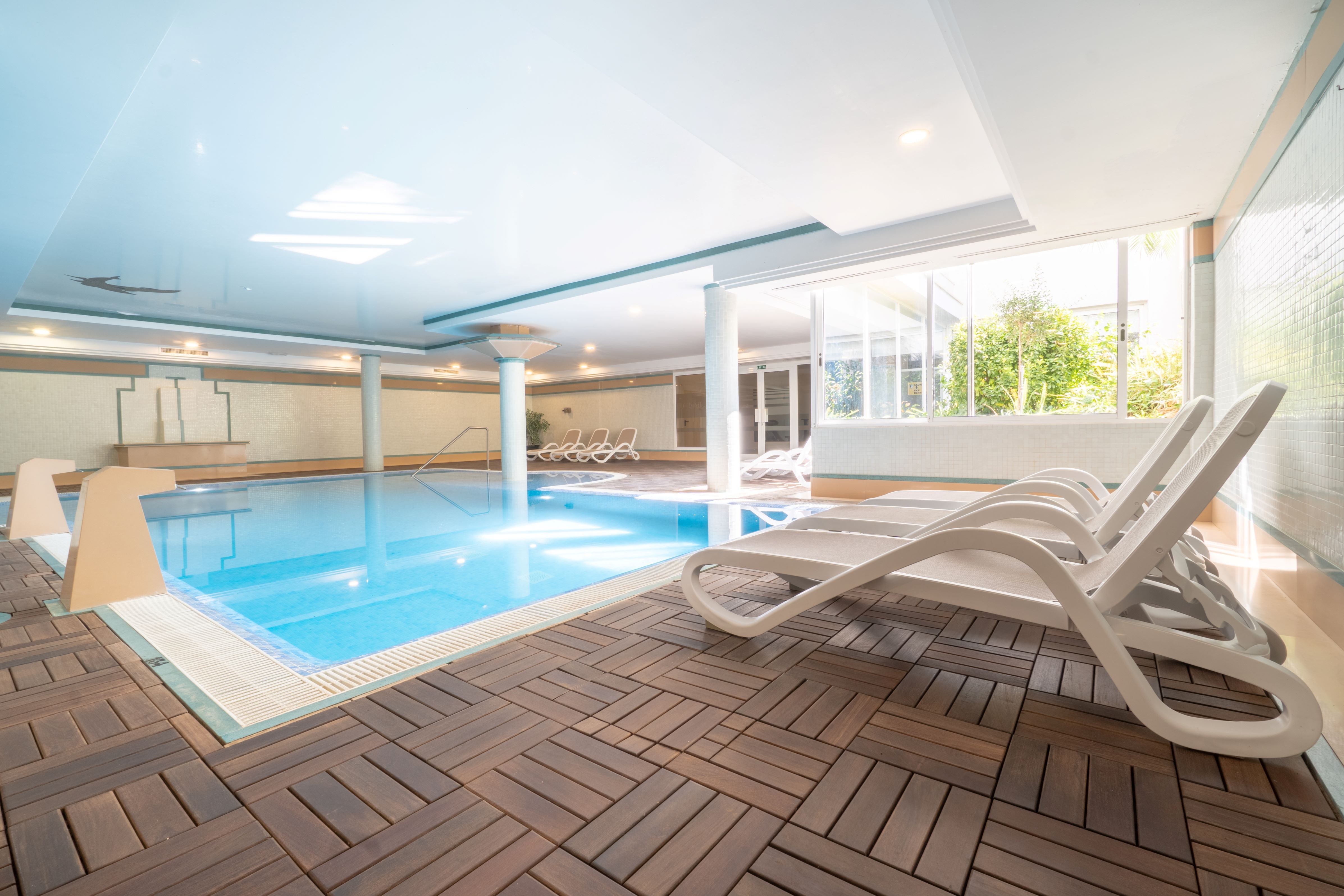 Piscină interioară