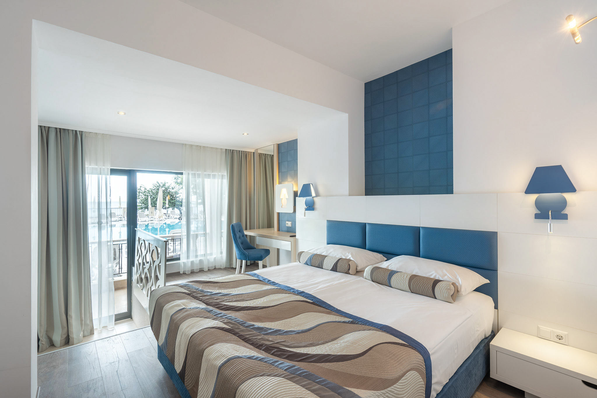 SUITE SIDE SEA VIEW