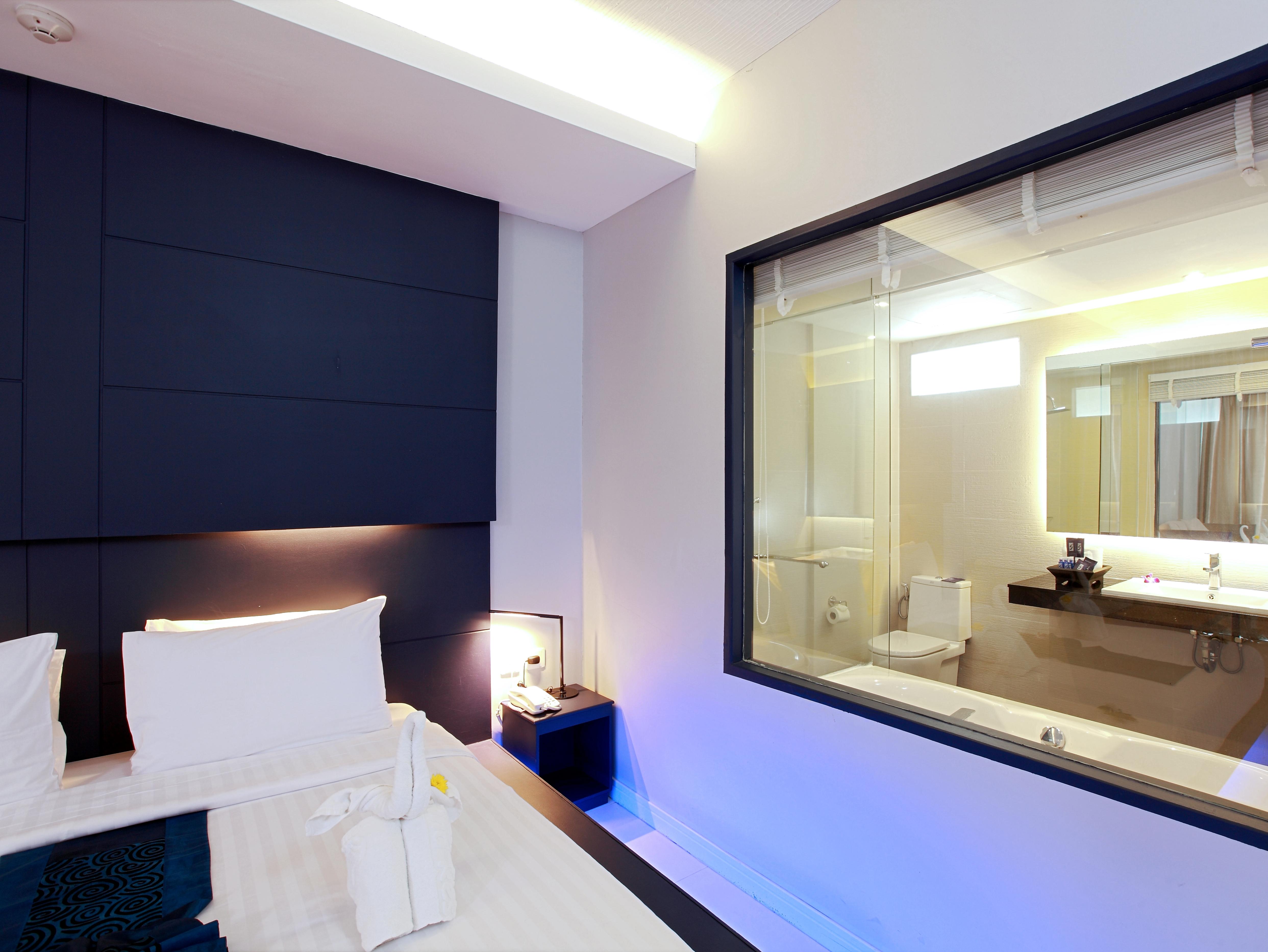 DELUXE ROOM