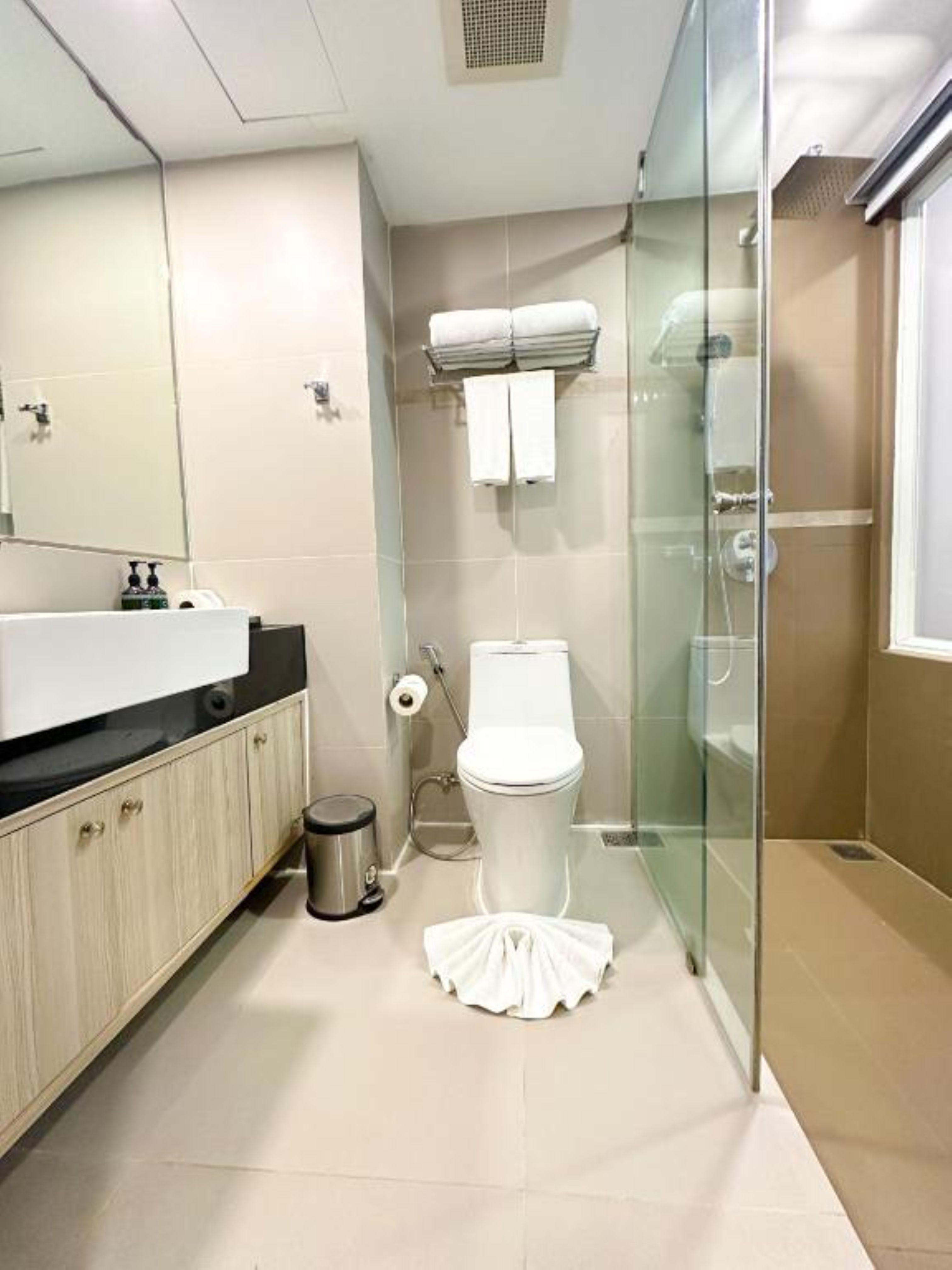Deluxe Twin Balcony Room