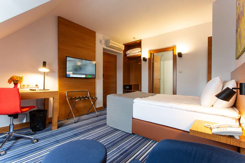 Comfort Room with Double Bed - 21