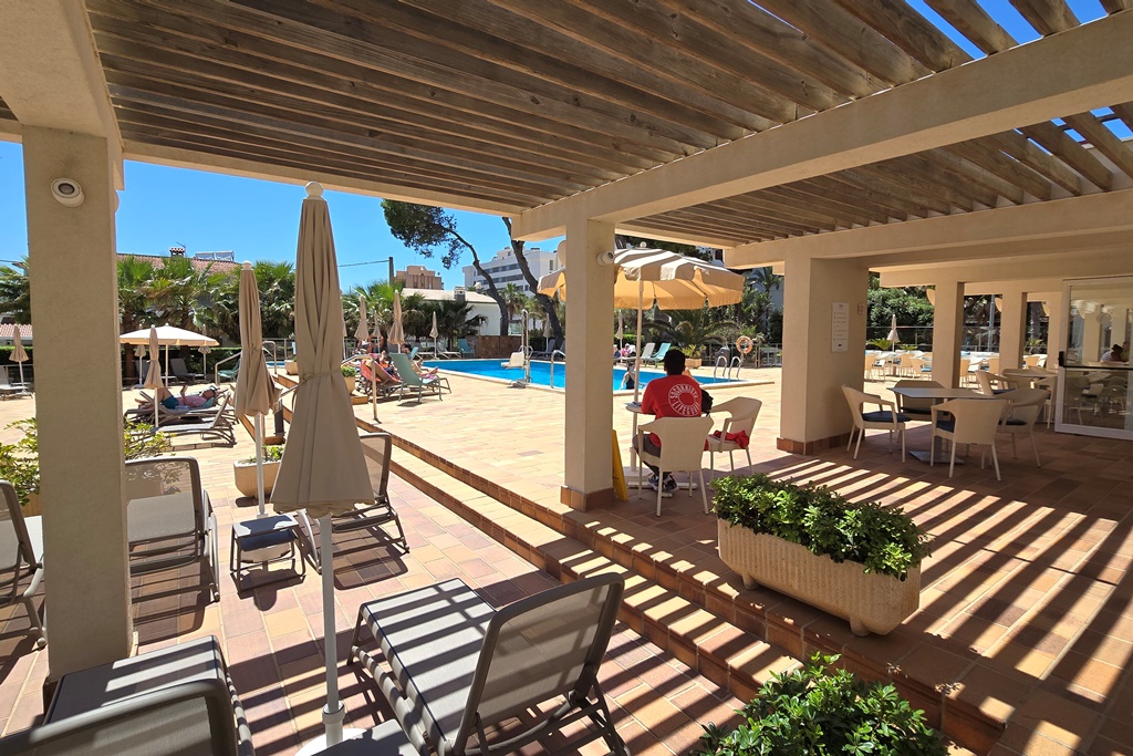 Piscina exterioara/interioara