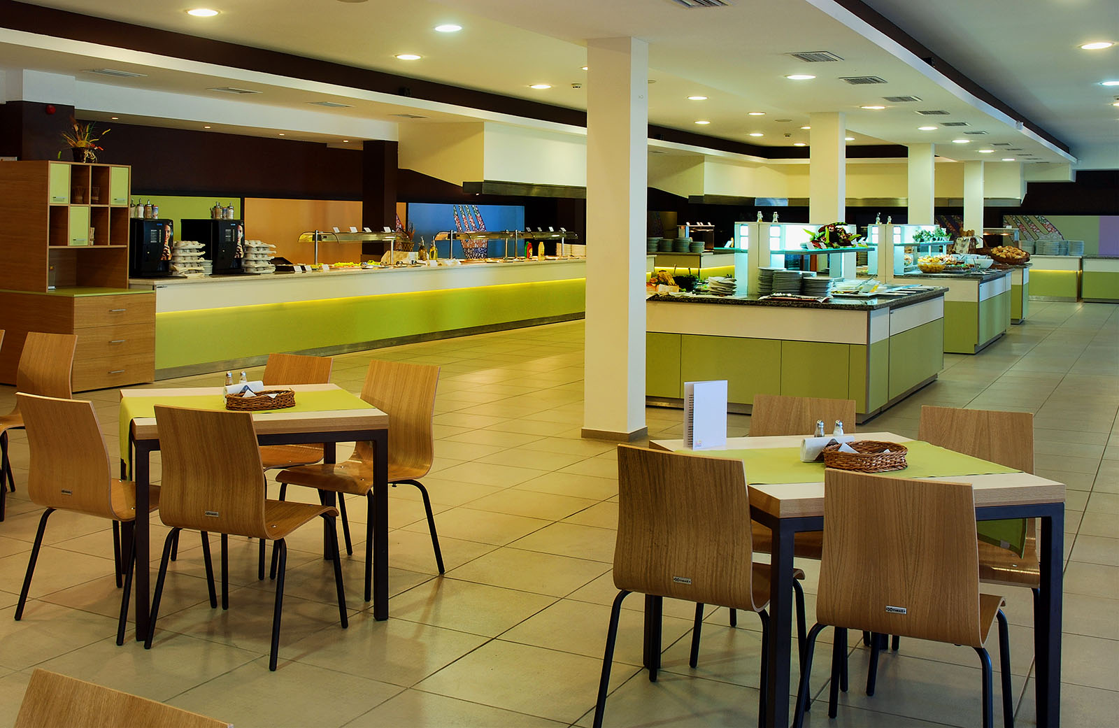 MAIN RESTAURANT