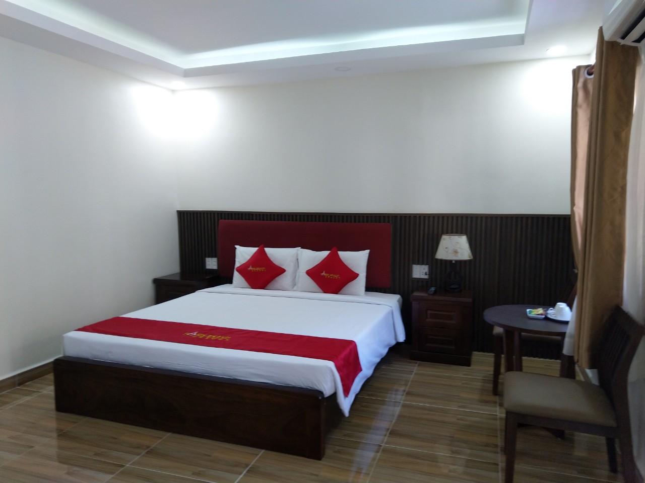 DELUXE DOUBLE ROOM WITH GARDEN VIEW
