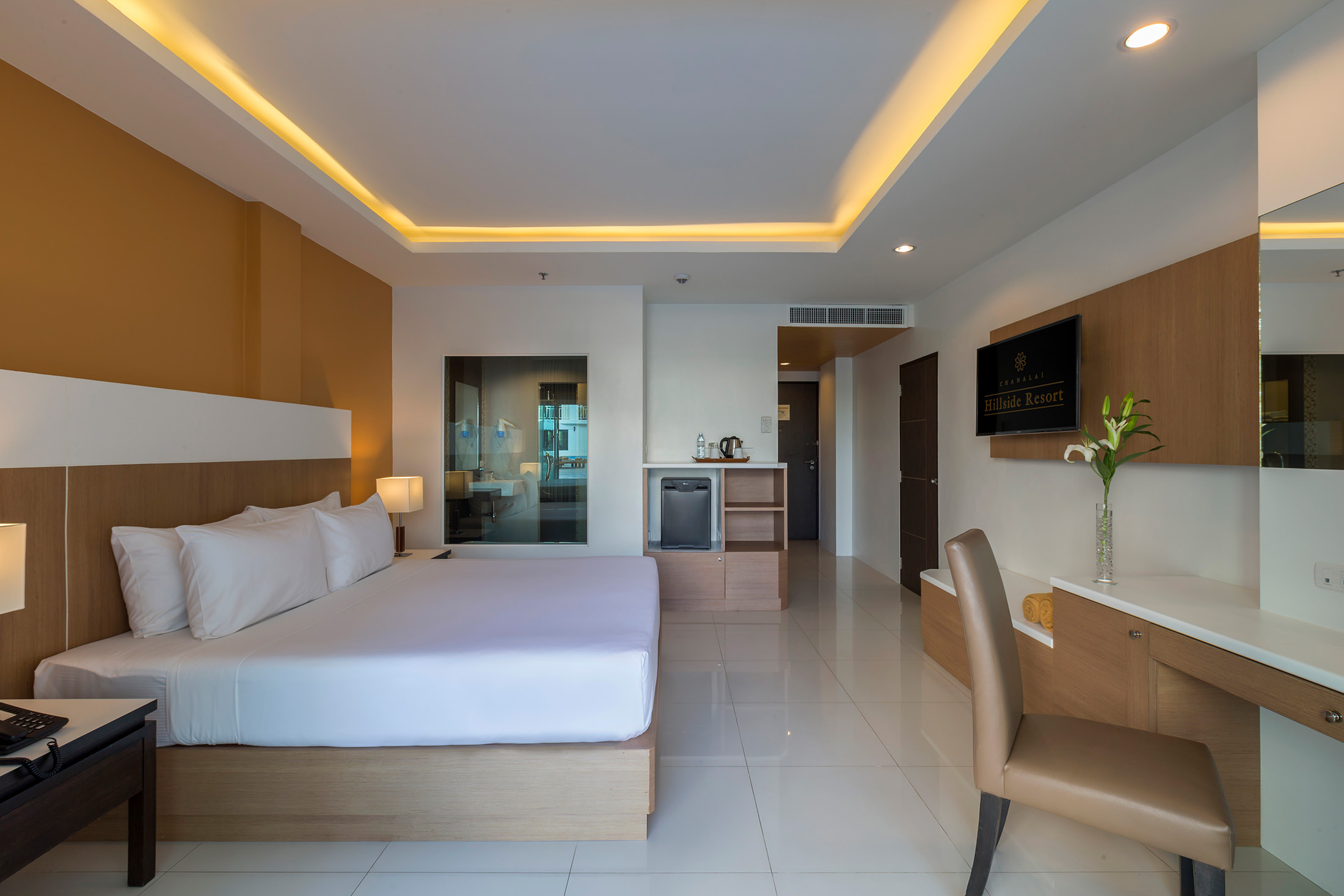 DELUXE POOL ACCESS ROOM