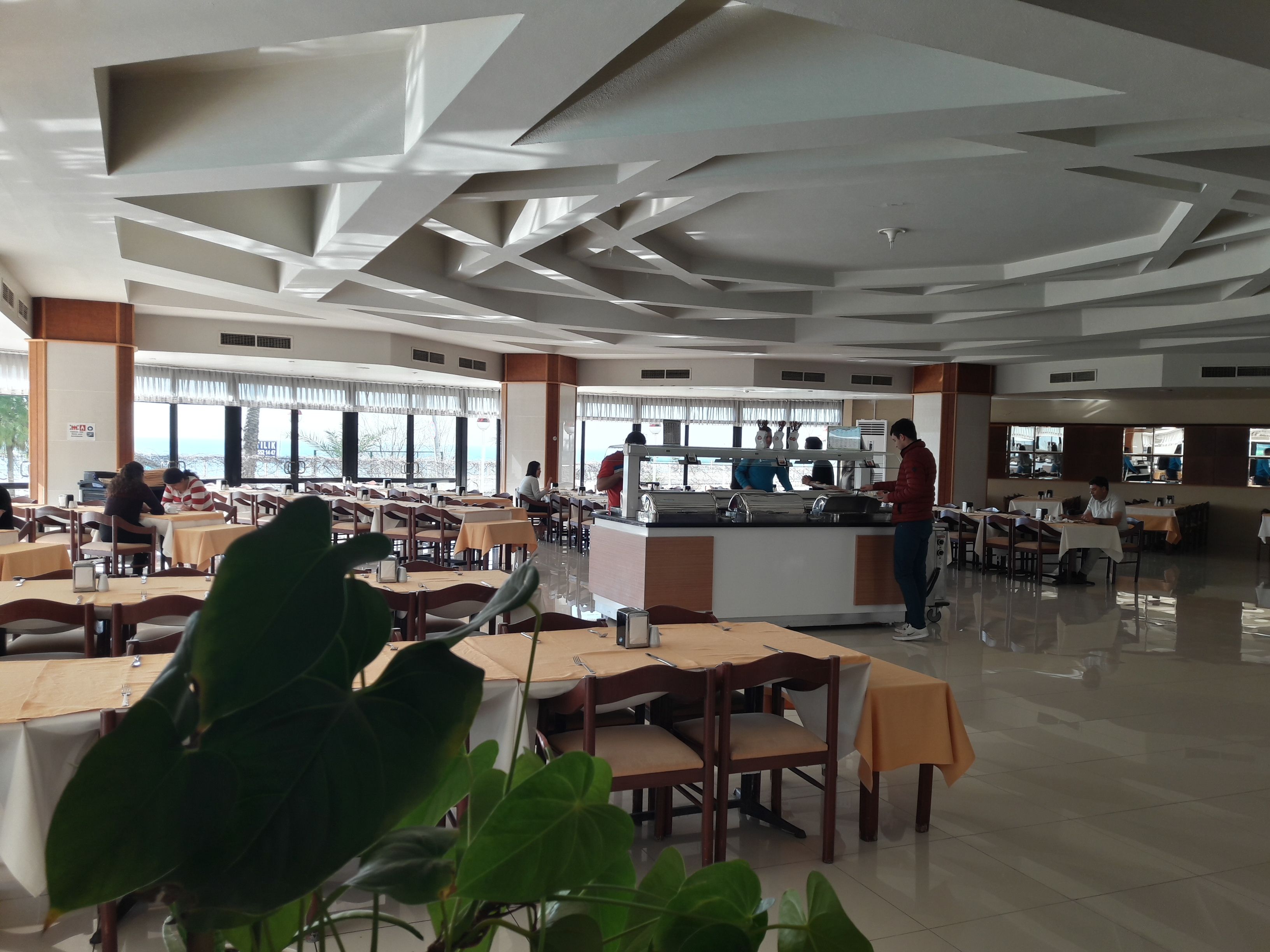 MAIN RESTAURANT 