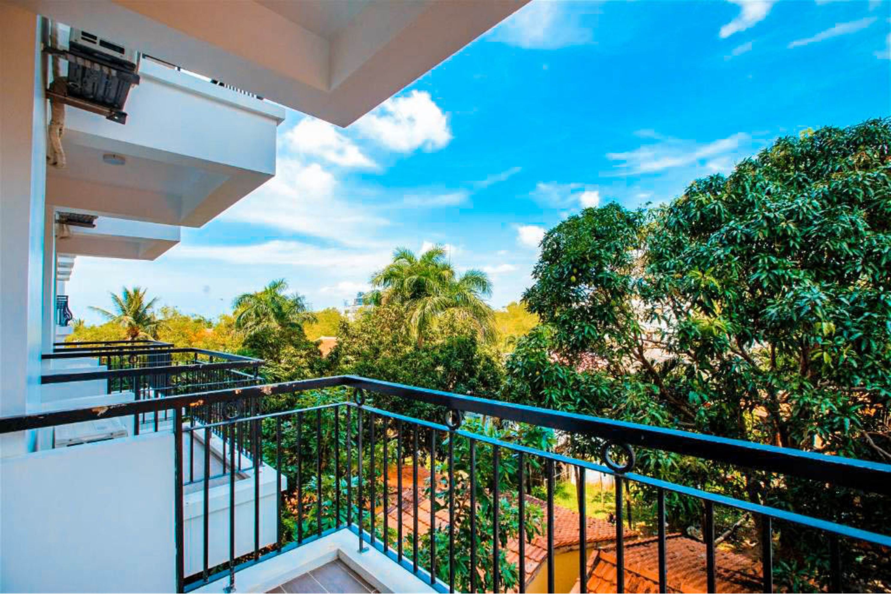 DELUXE GARDEN VIEW WITH BALCONY 