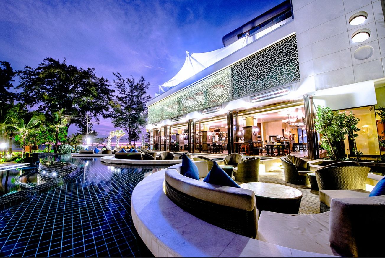 Main Pool Bar