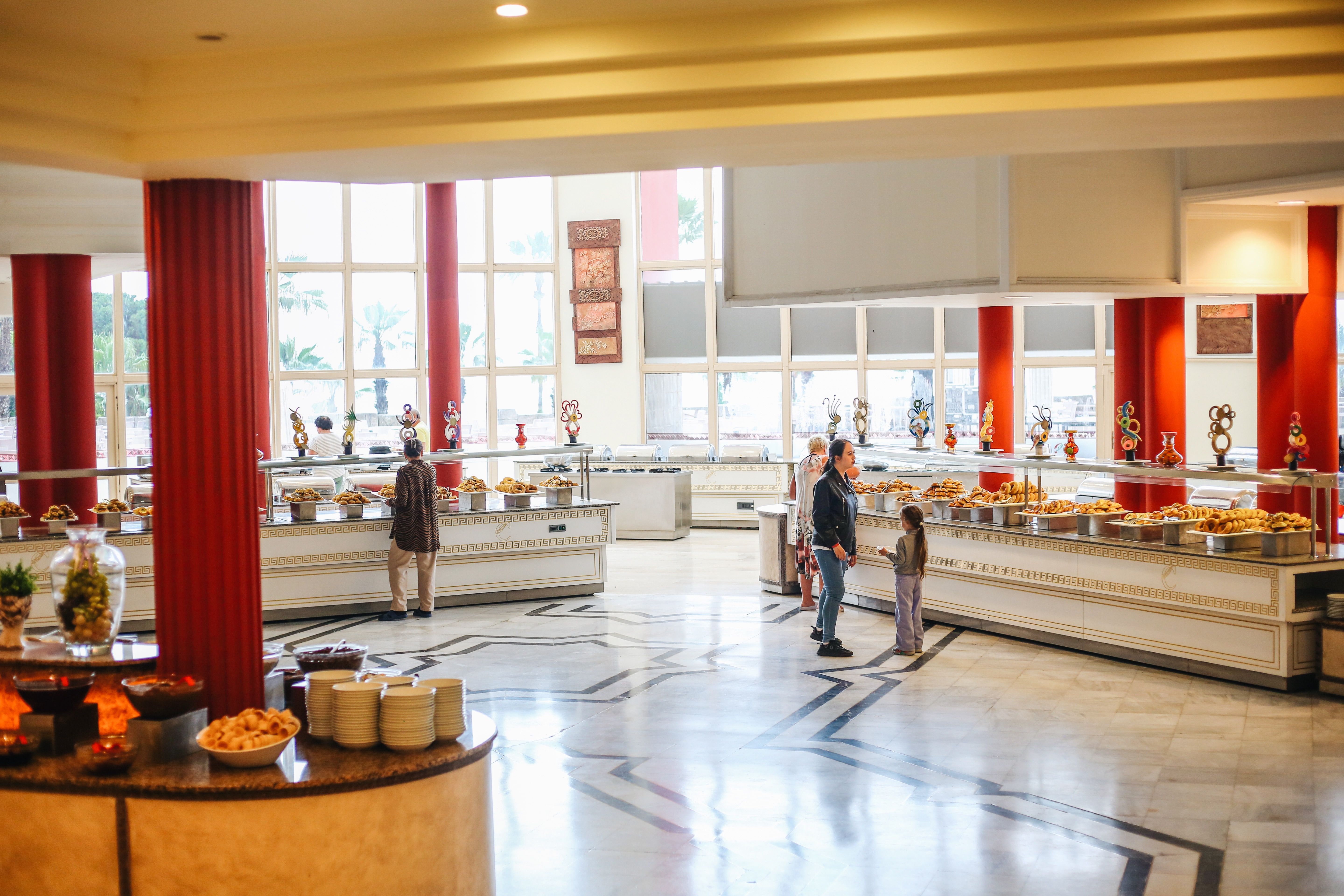 MAIN RESTAURANT