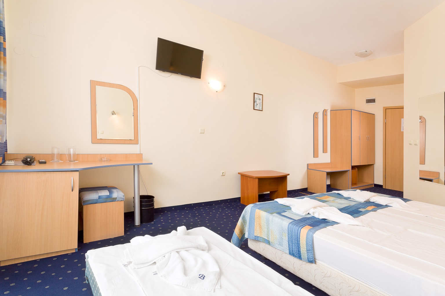 DOUBLE LARGE ROOM
