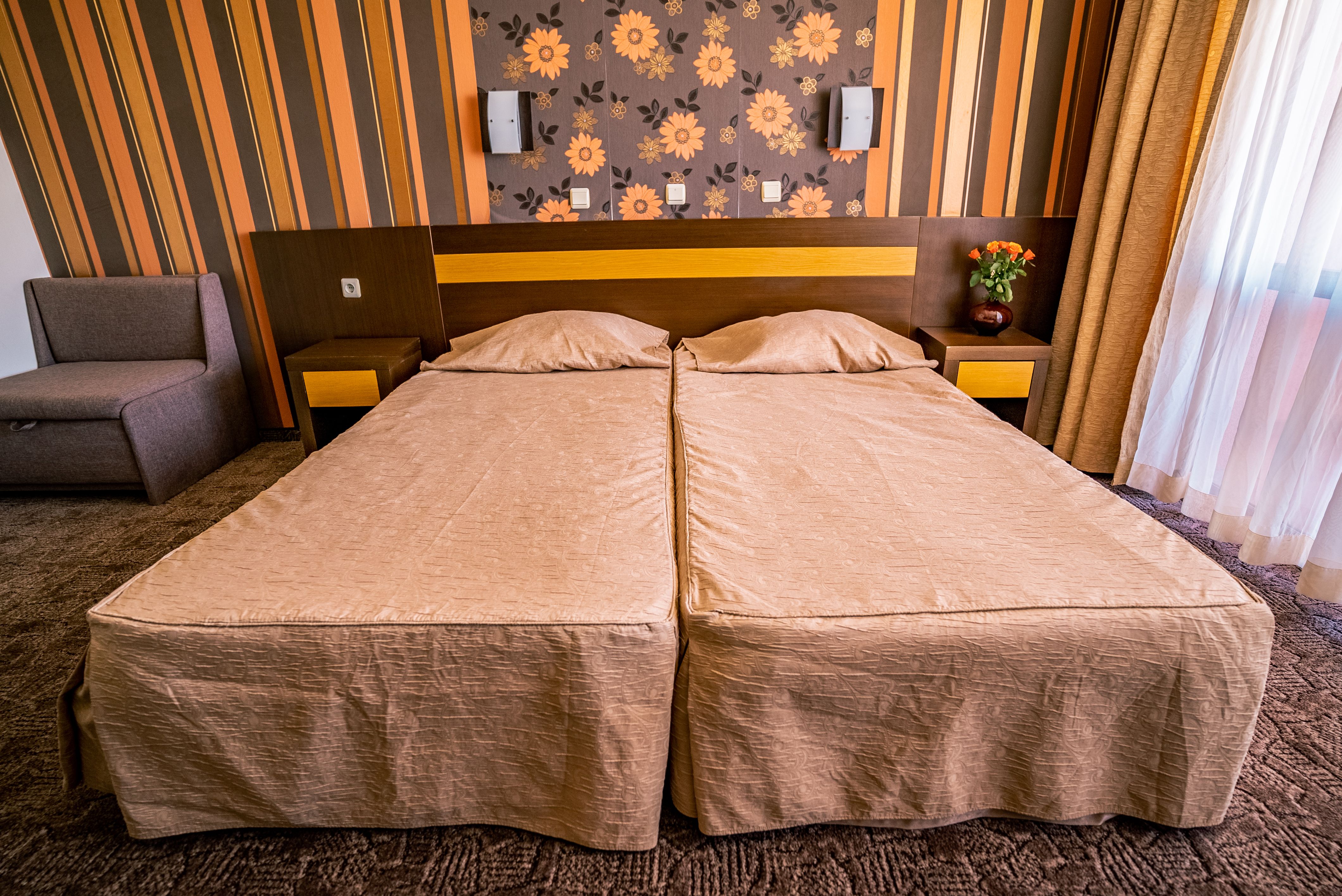 DOUBLE PROMO ROOM