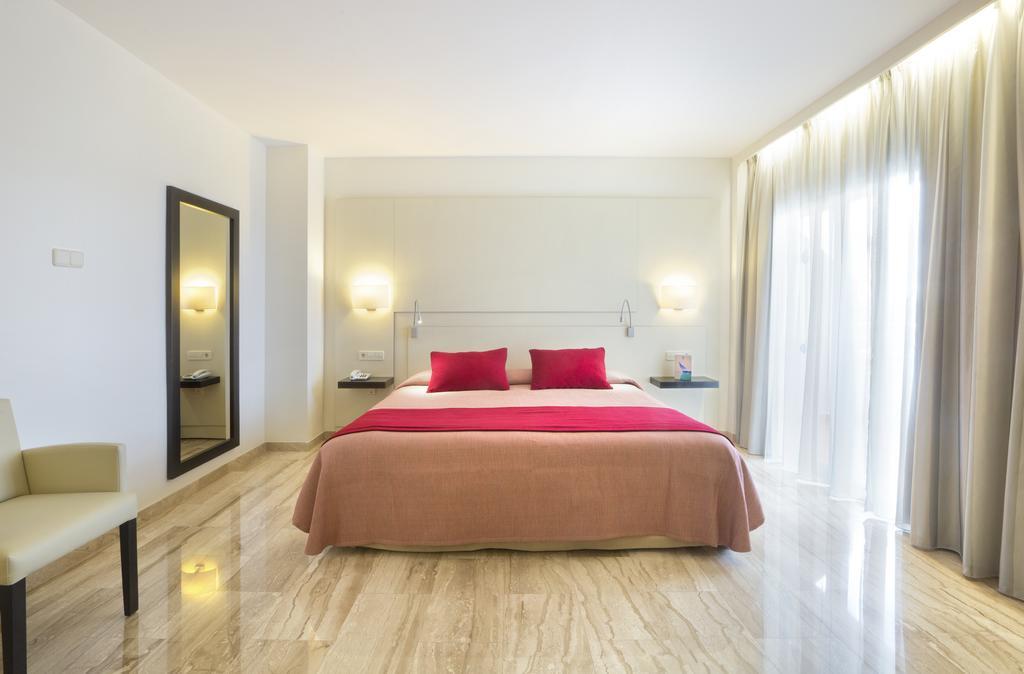 DOUBLE STANDARD ROOM BALCONY OR TERRACE