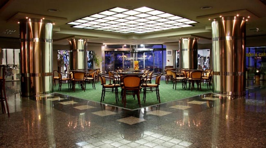 LOBBY BAR