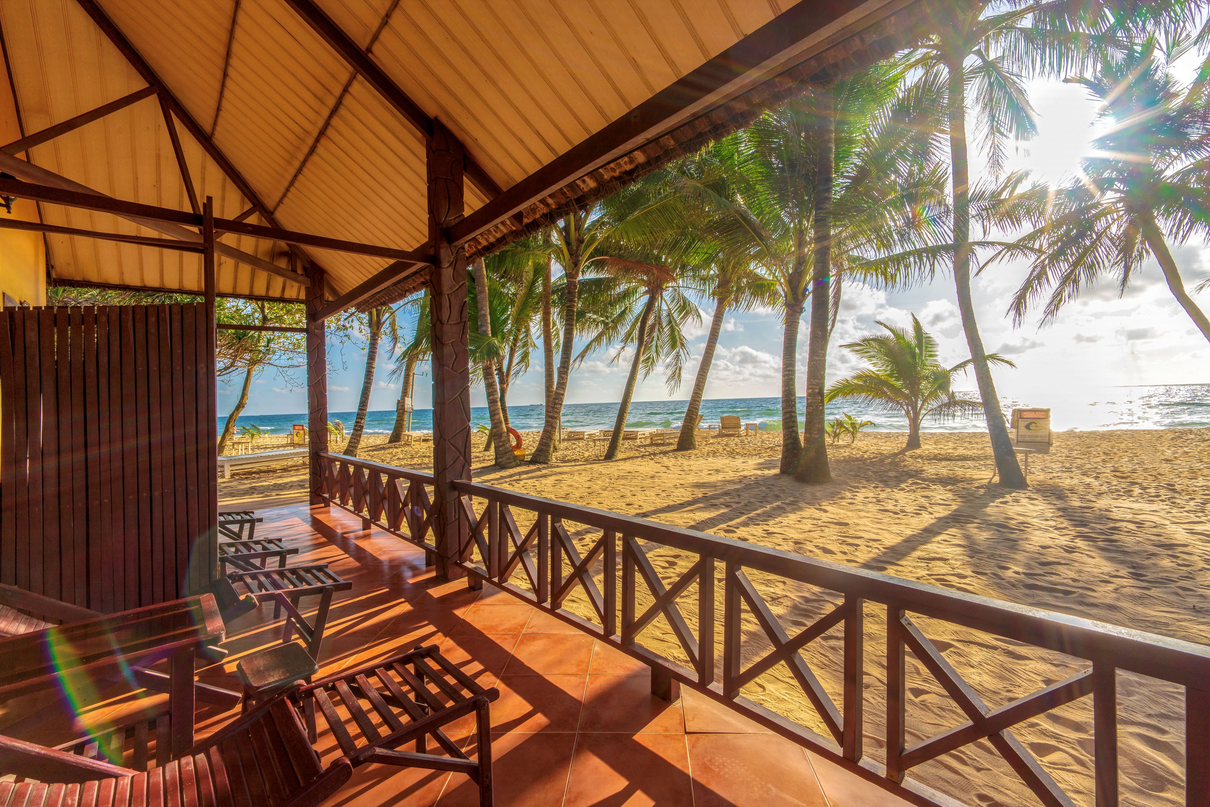 BUNGALOW BEACHFRONT WITH TERRACE SEAVIEW 
