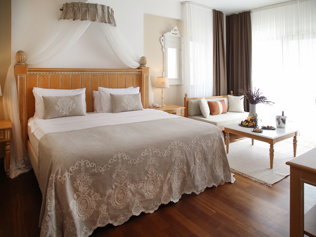 Executive Terrace Room