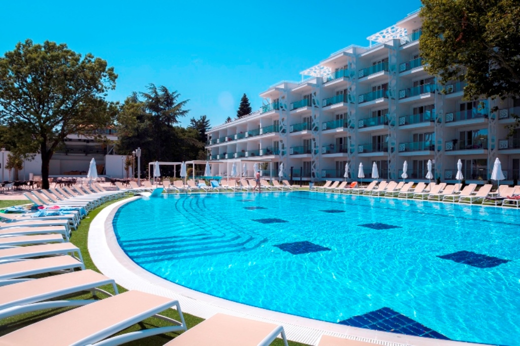 Piscina deschisă
