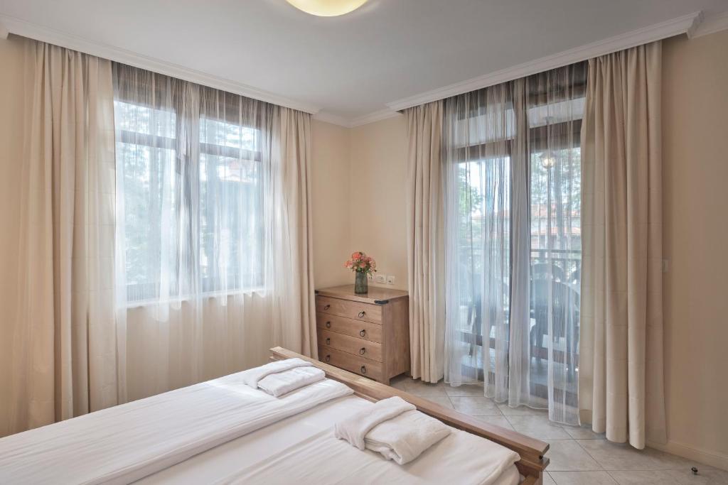 2 Bedroom Standard Apartment (Balcony)