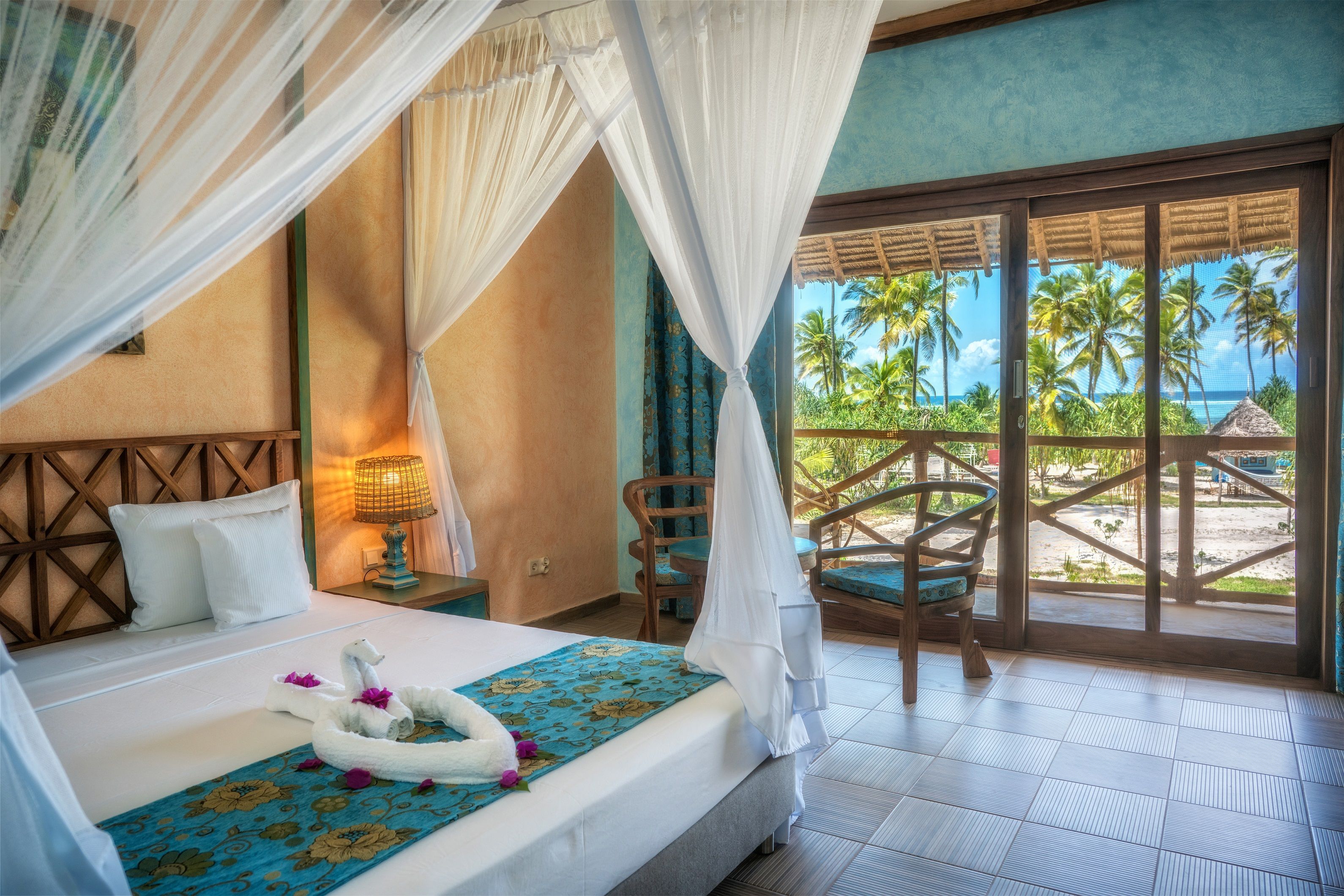 DELUXE ROOM
