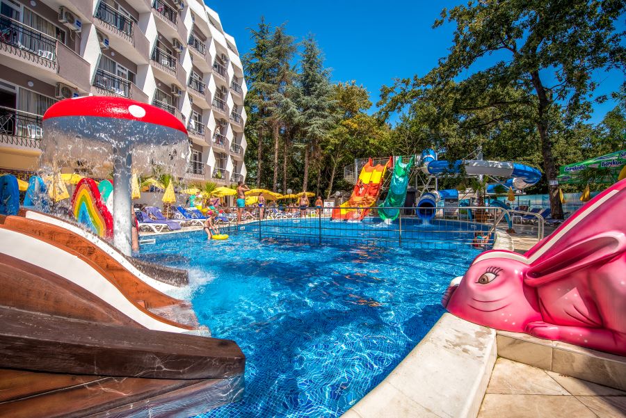 2.Children Outdoor Pool_ Prestige Deluxe Hotel Aquapark Club.jpg