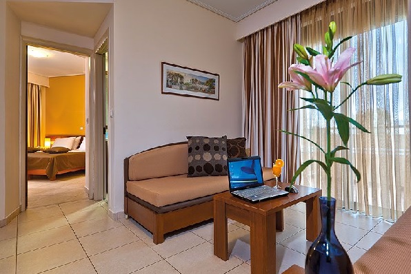 Hotel Creta Palm, Chania, camera, apartament, living.jpg