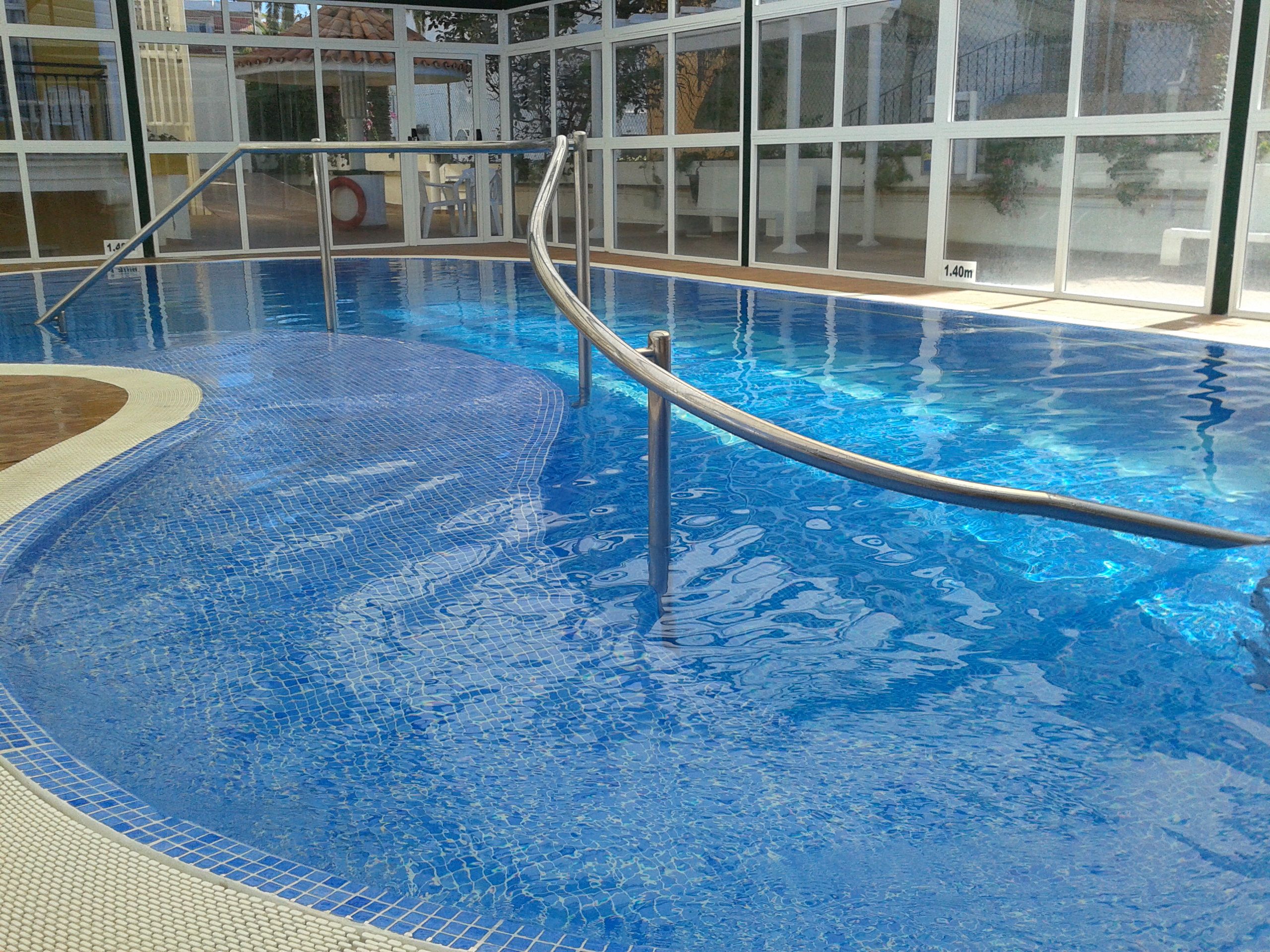 Piscină interioară
