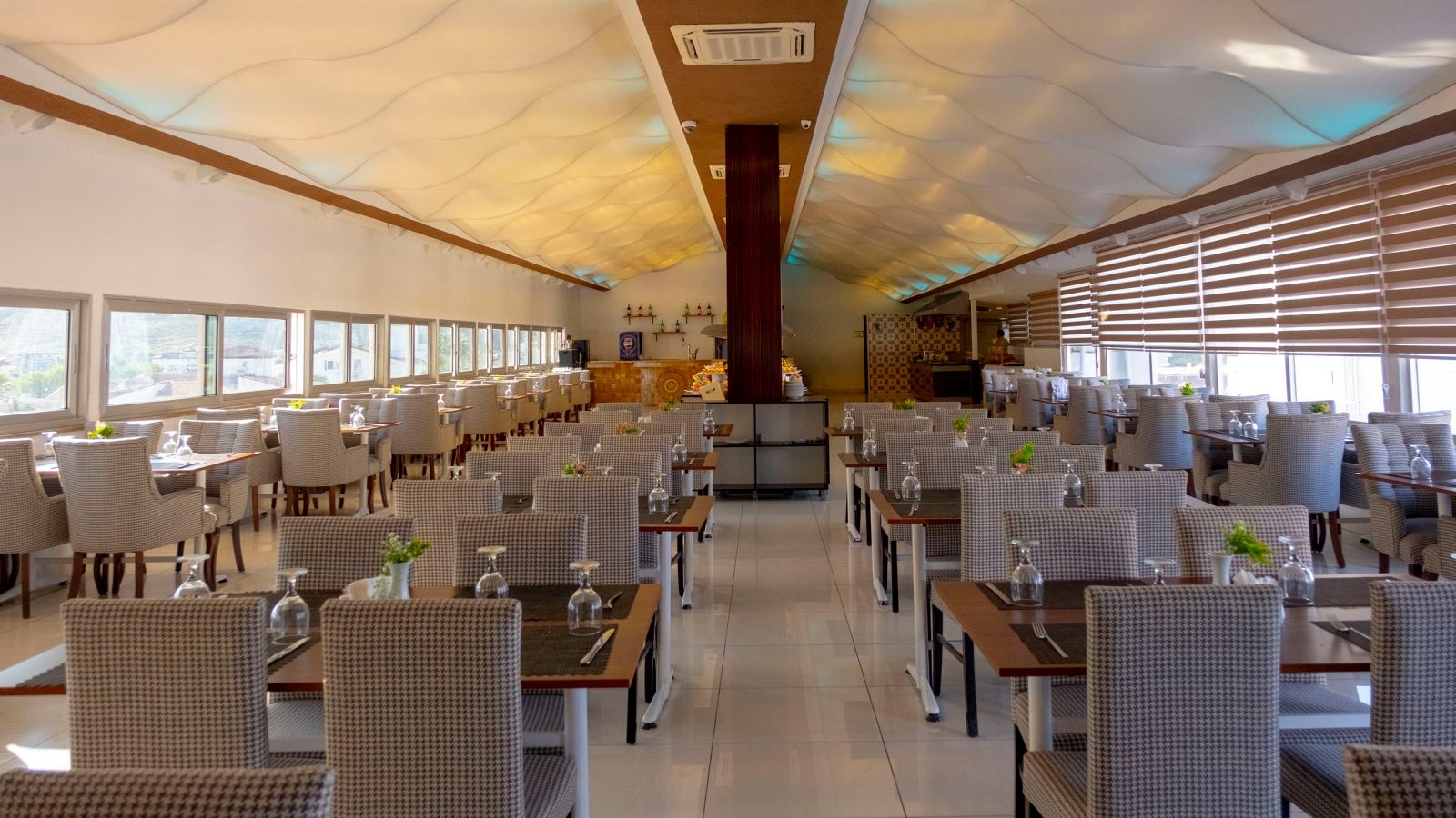 MAIN RESTAURANT