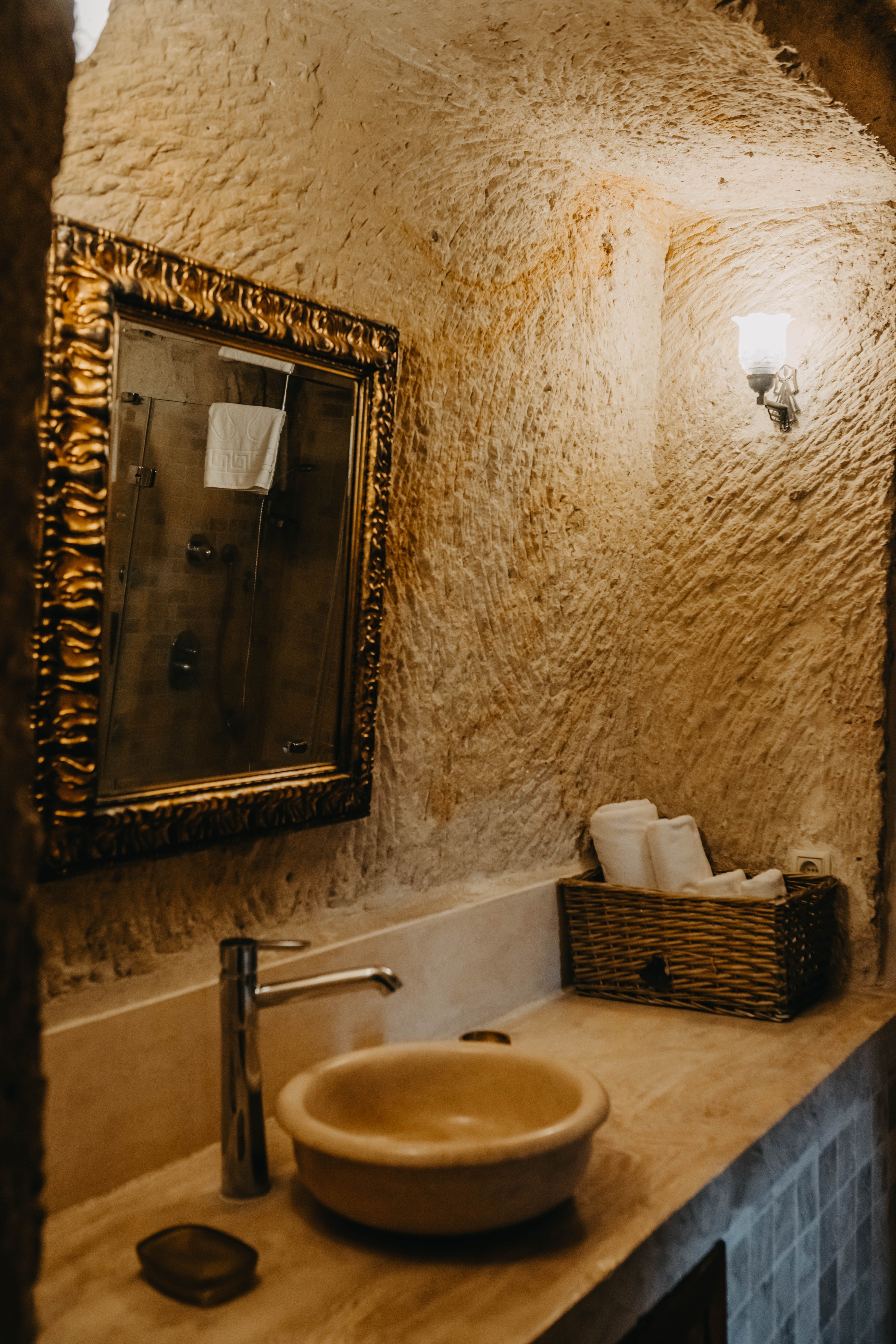 CAVE SUITE ROOM