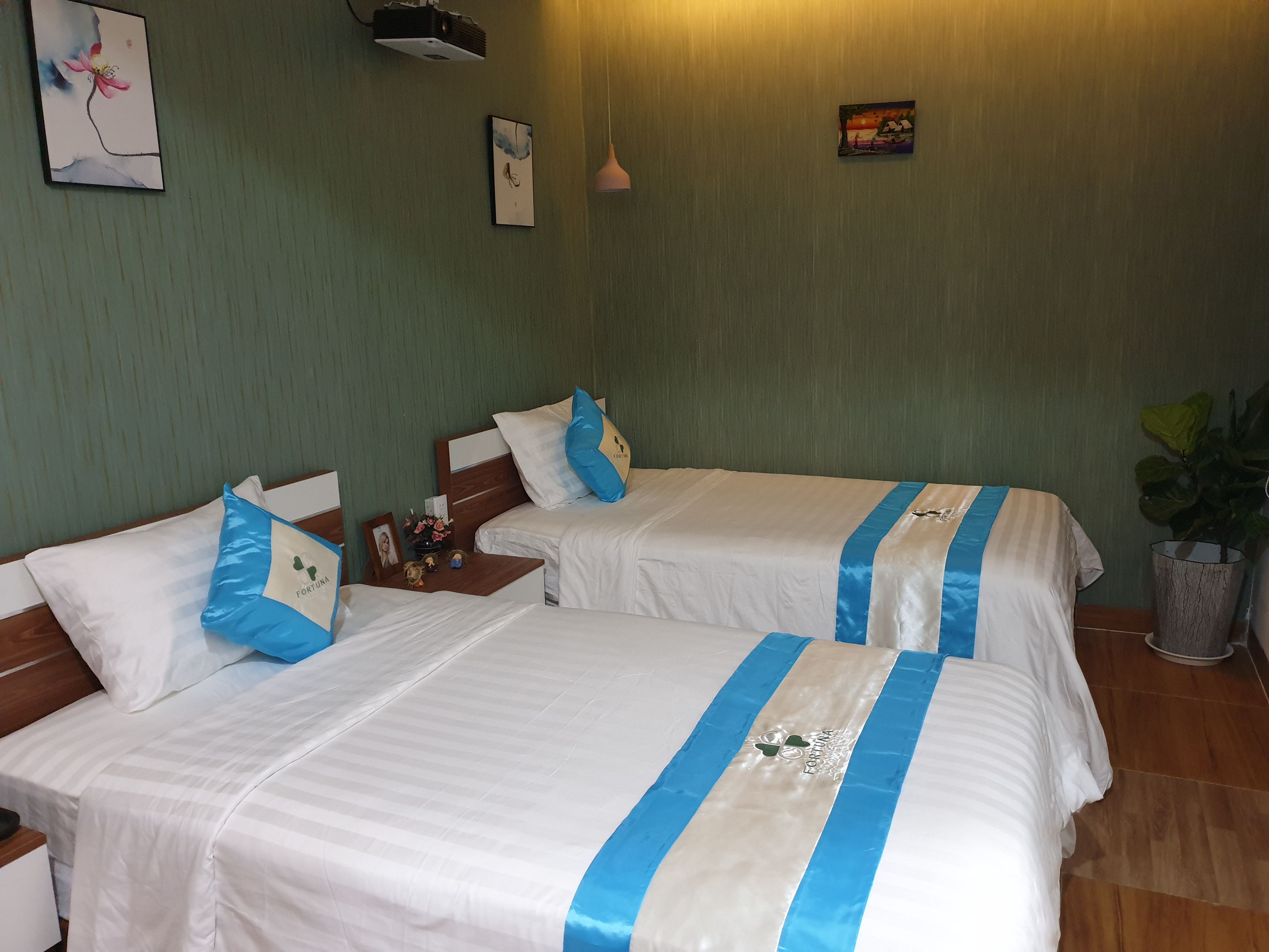 STANDARD TWIN ROOM (NO VIEW)