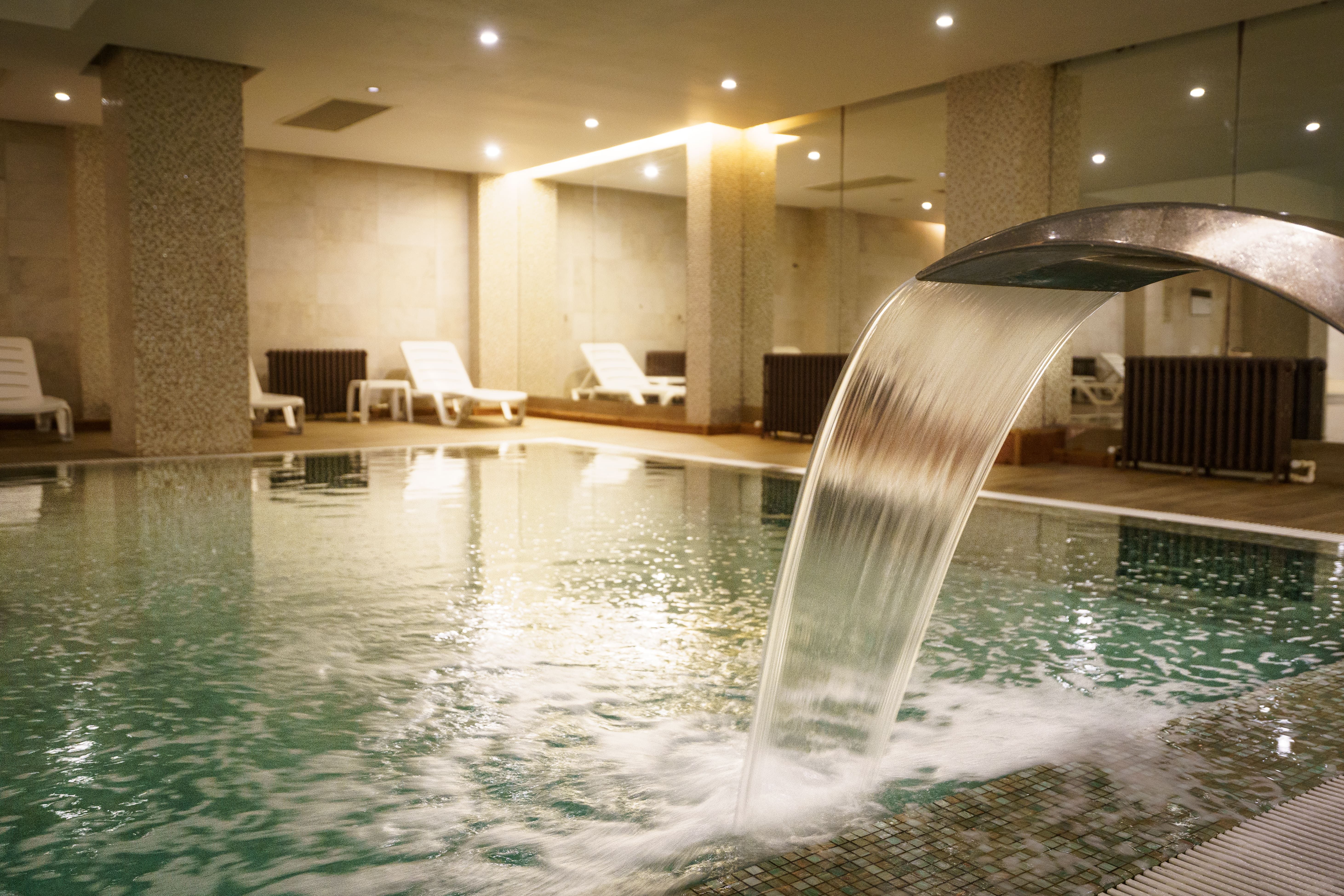 Piscină interioară