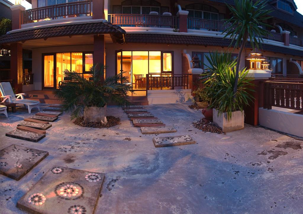 STANDARD FAMILY ROOM