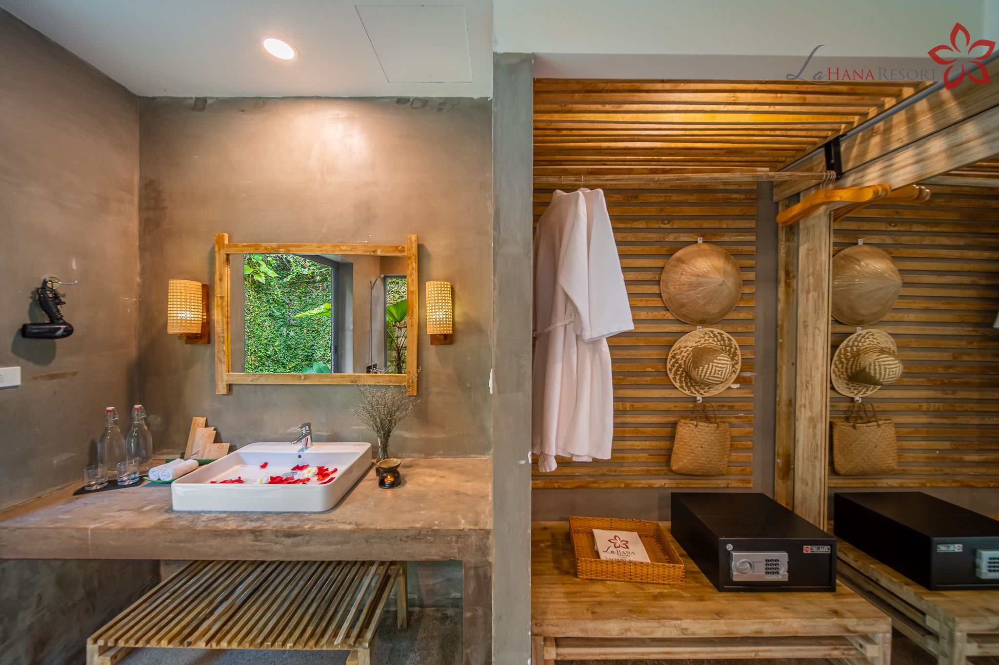 HILL BUNGALOW WITH BATHTUB