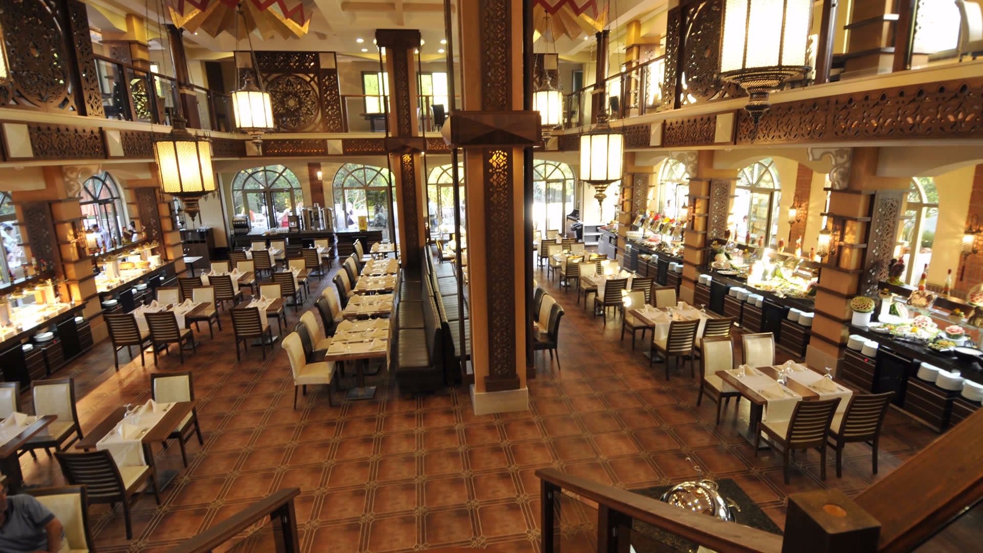MAIN RESTAURANT