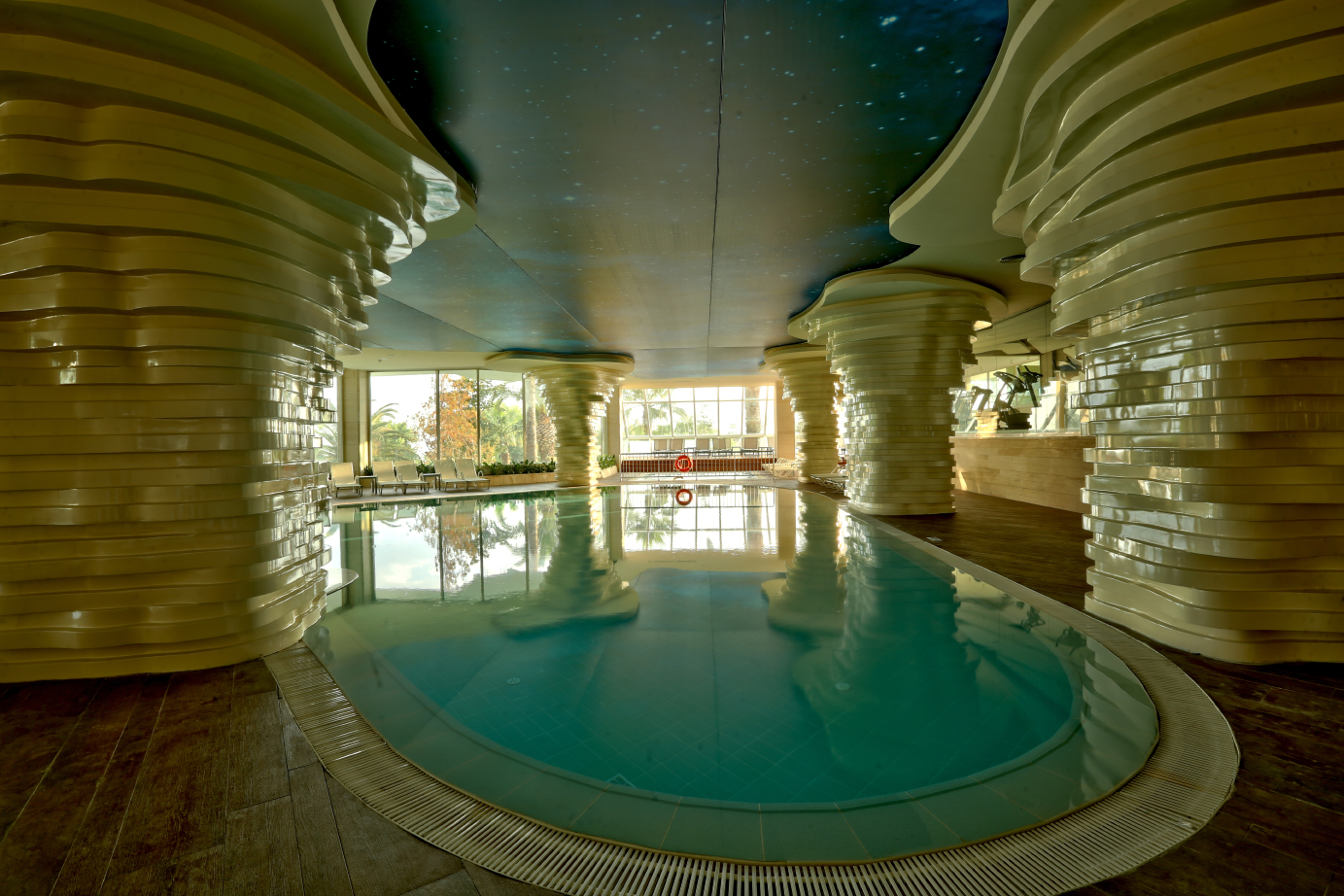 Piscină interioară