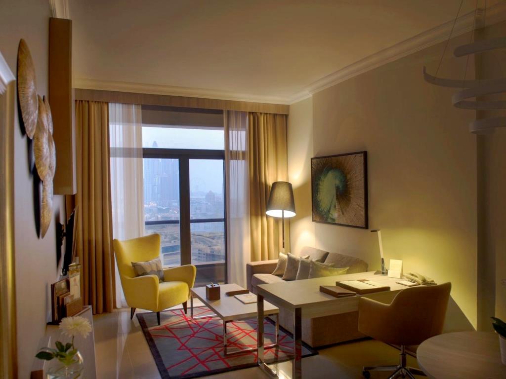 DELUXE SUITE