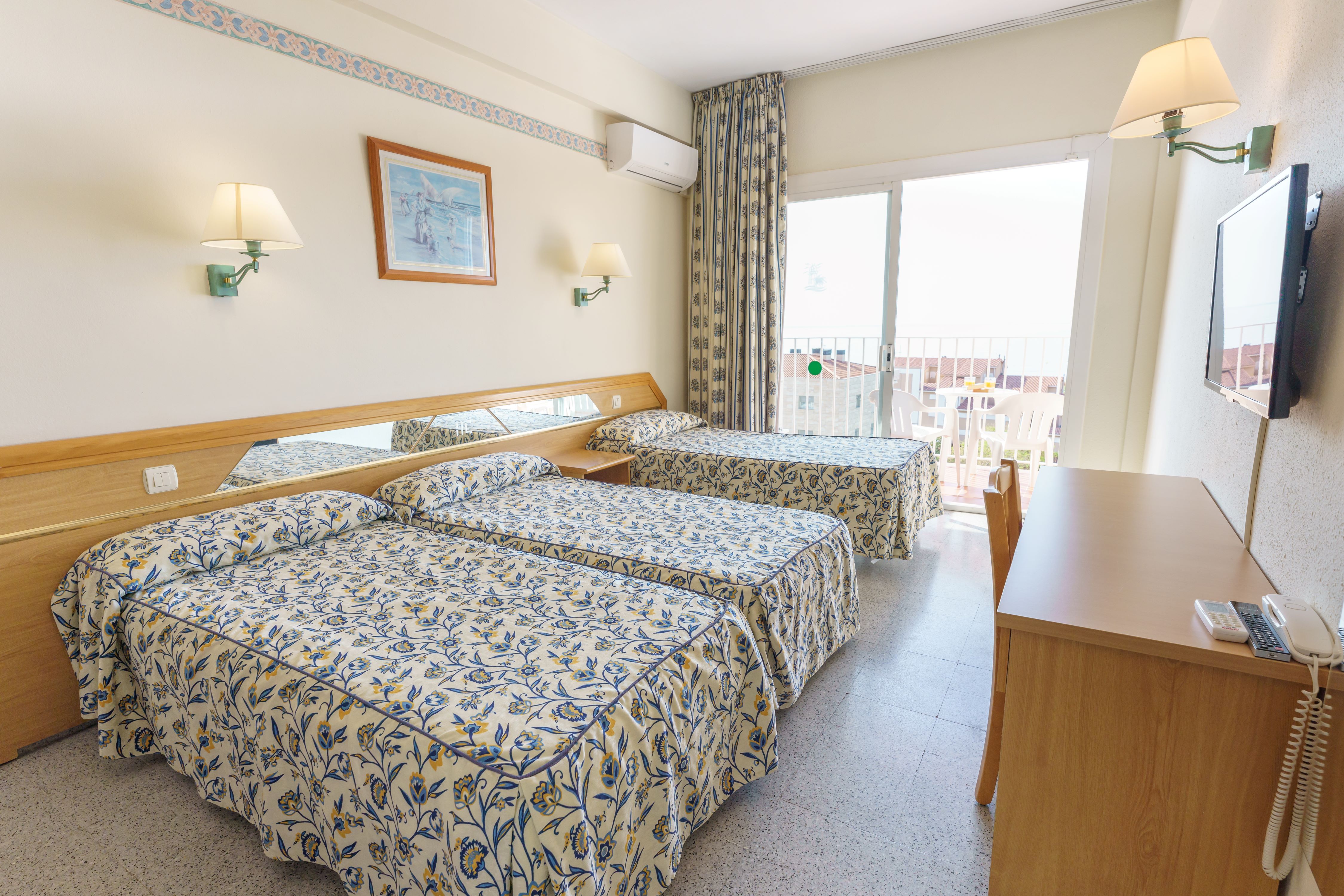 QUADRUPLE STANDARD ROOM