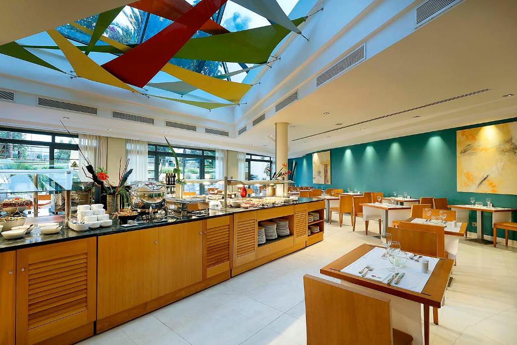 Breakfast room