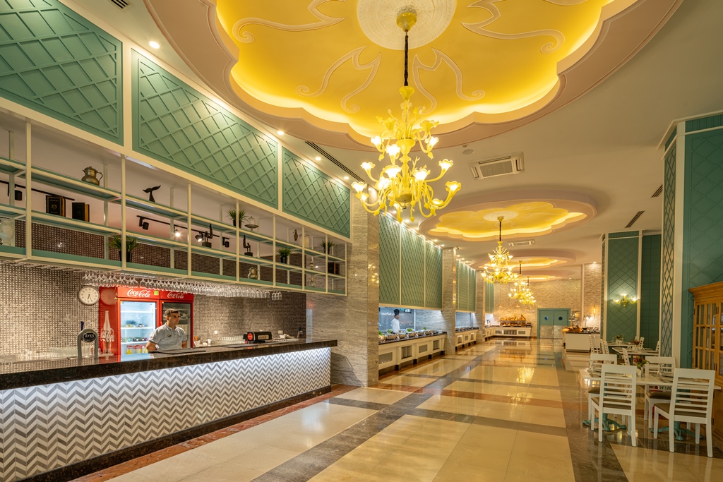 MAIN RESTAURANT