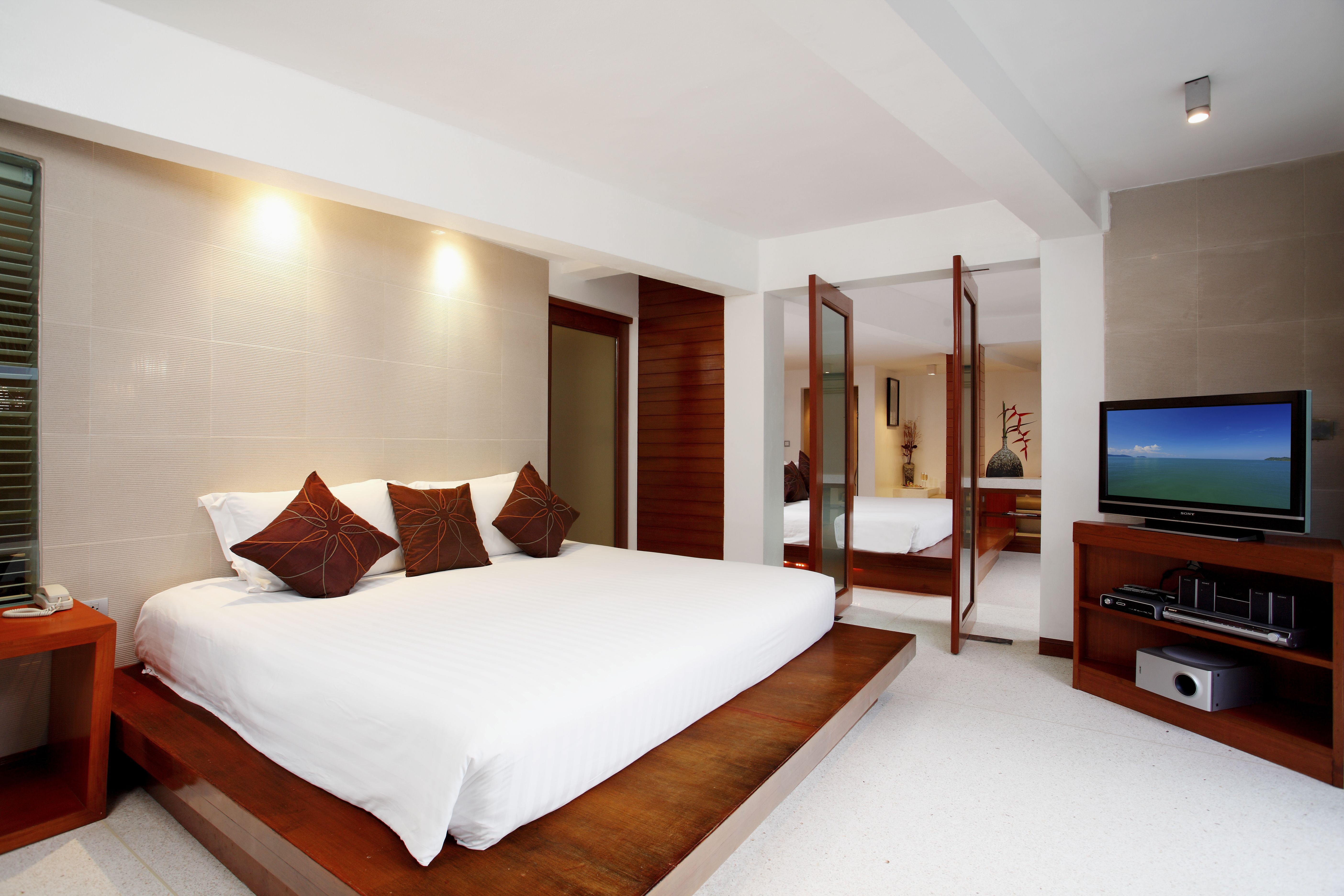 Beachfront Grand Pool Villa