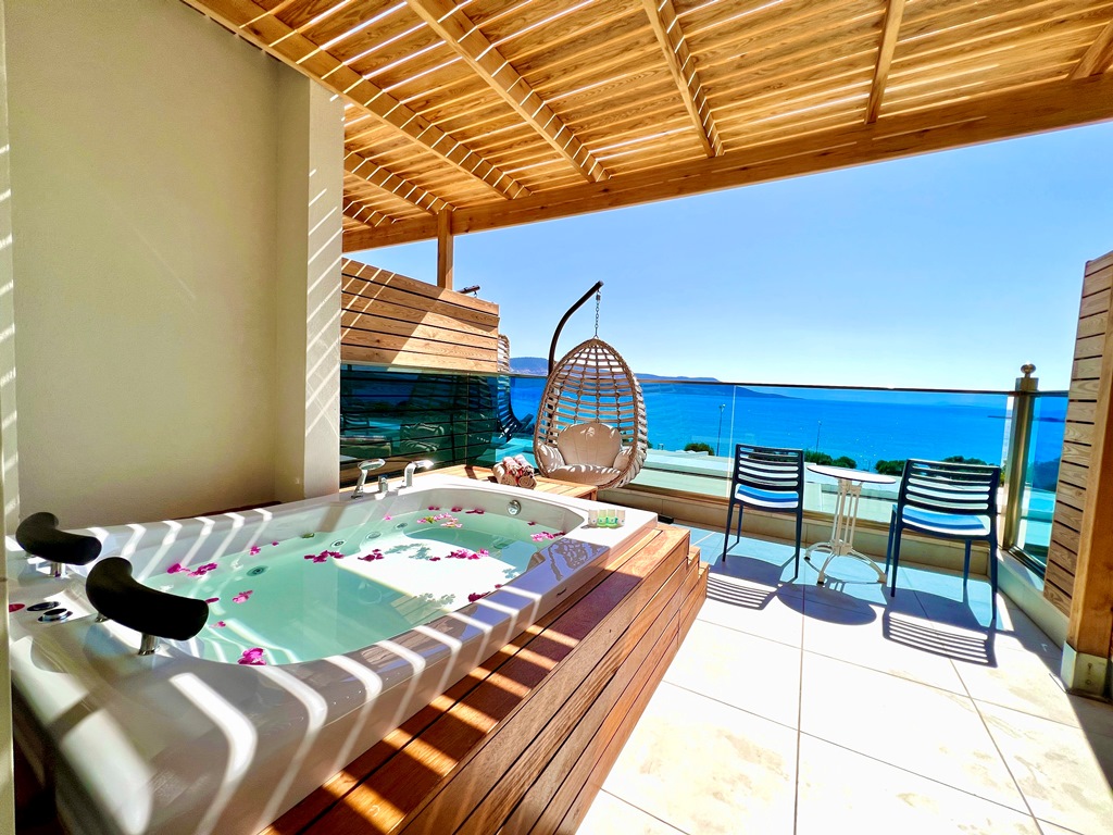 Standart Deluxe Room Sea View with Jacuzzi 
