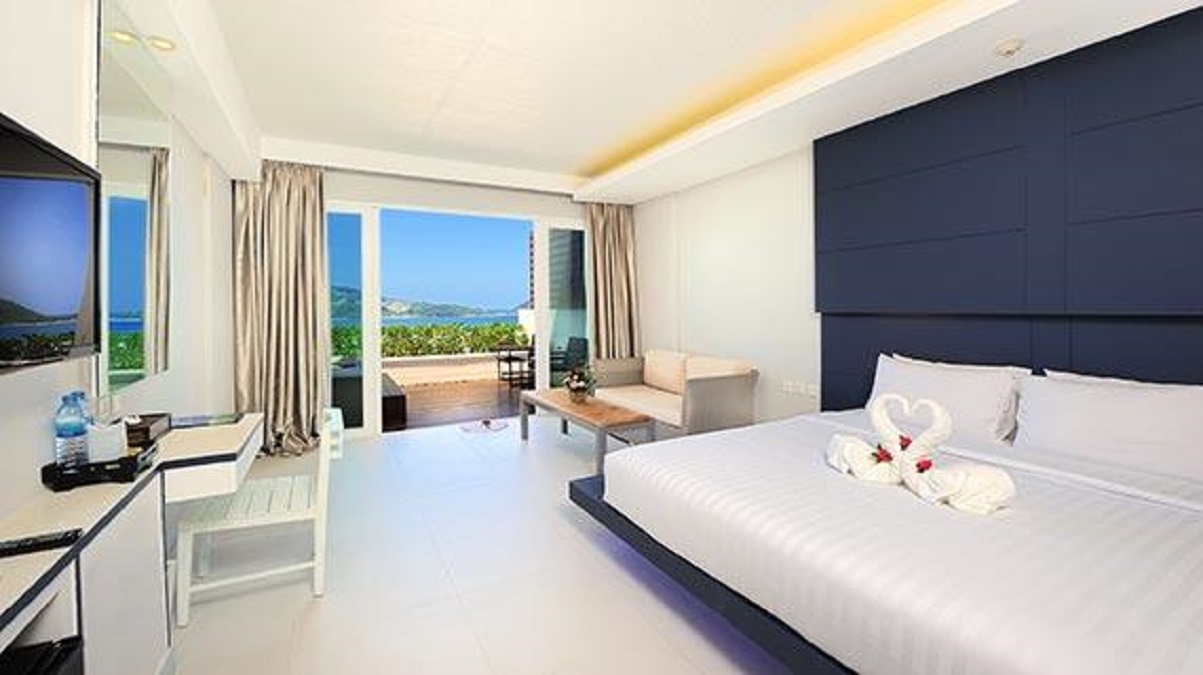 DELUXE JACUZZI ROOM