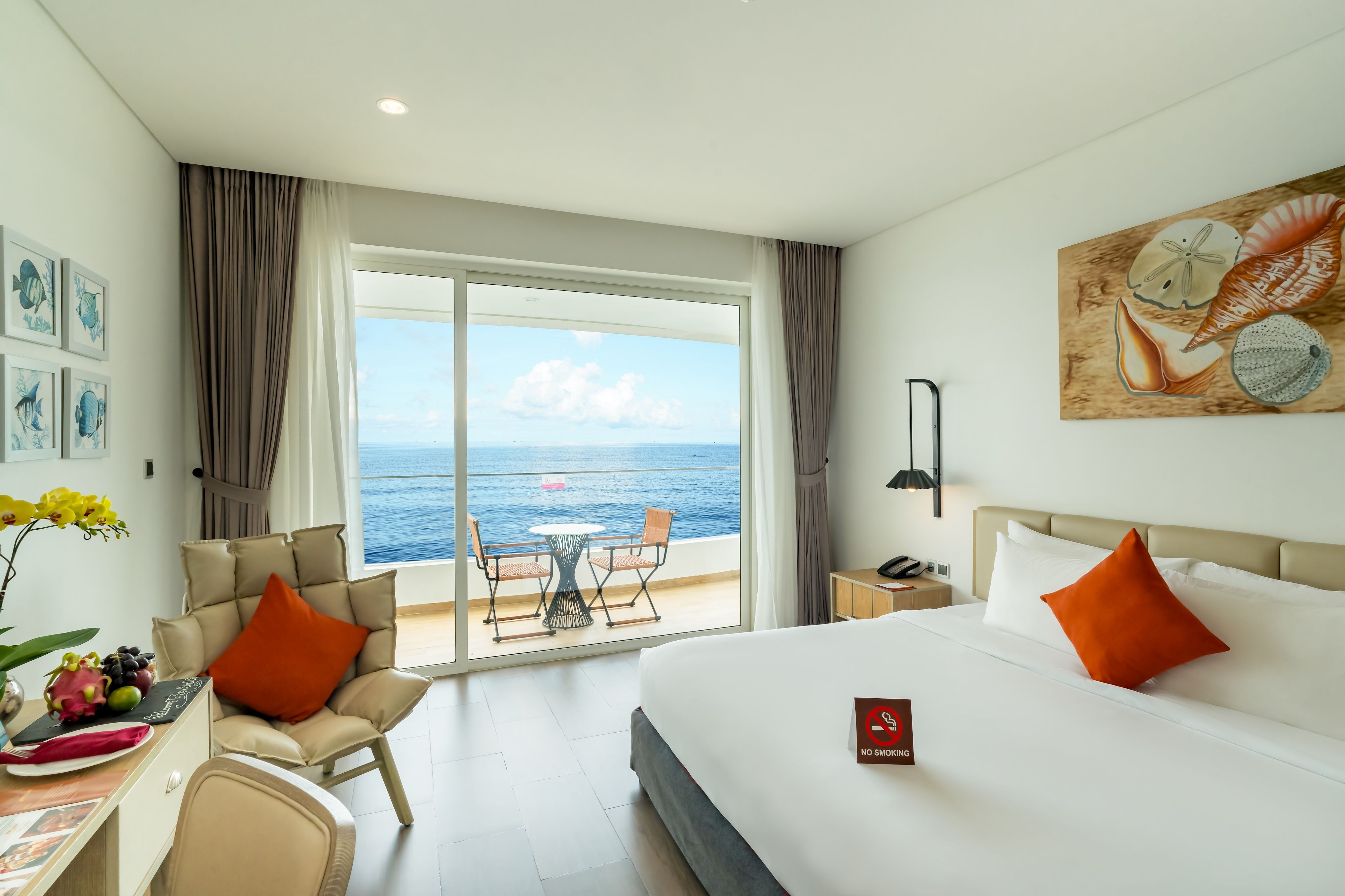 PREMIUM OCEANVIEW ROOM BALCONY 