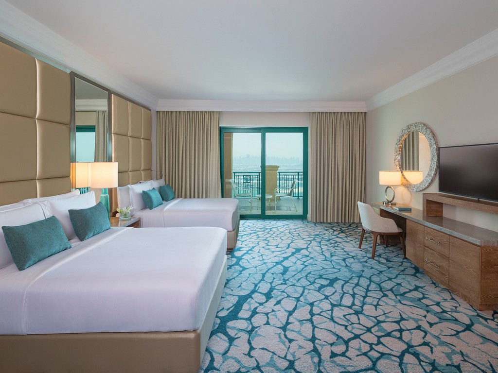 Room Imperial Club Queen Palm