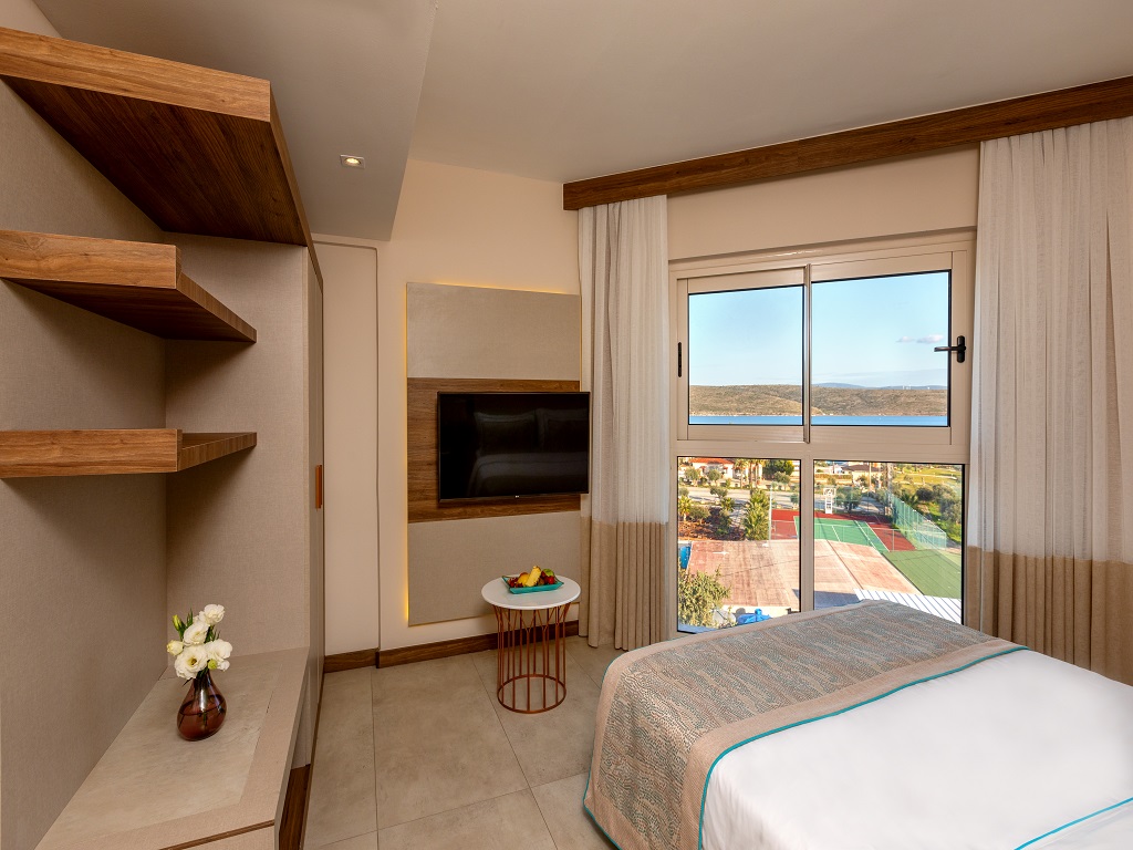 SUPERIOR SIDESEAVIEW ROOM