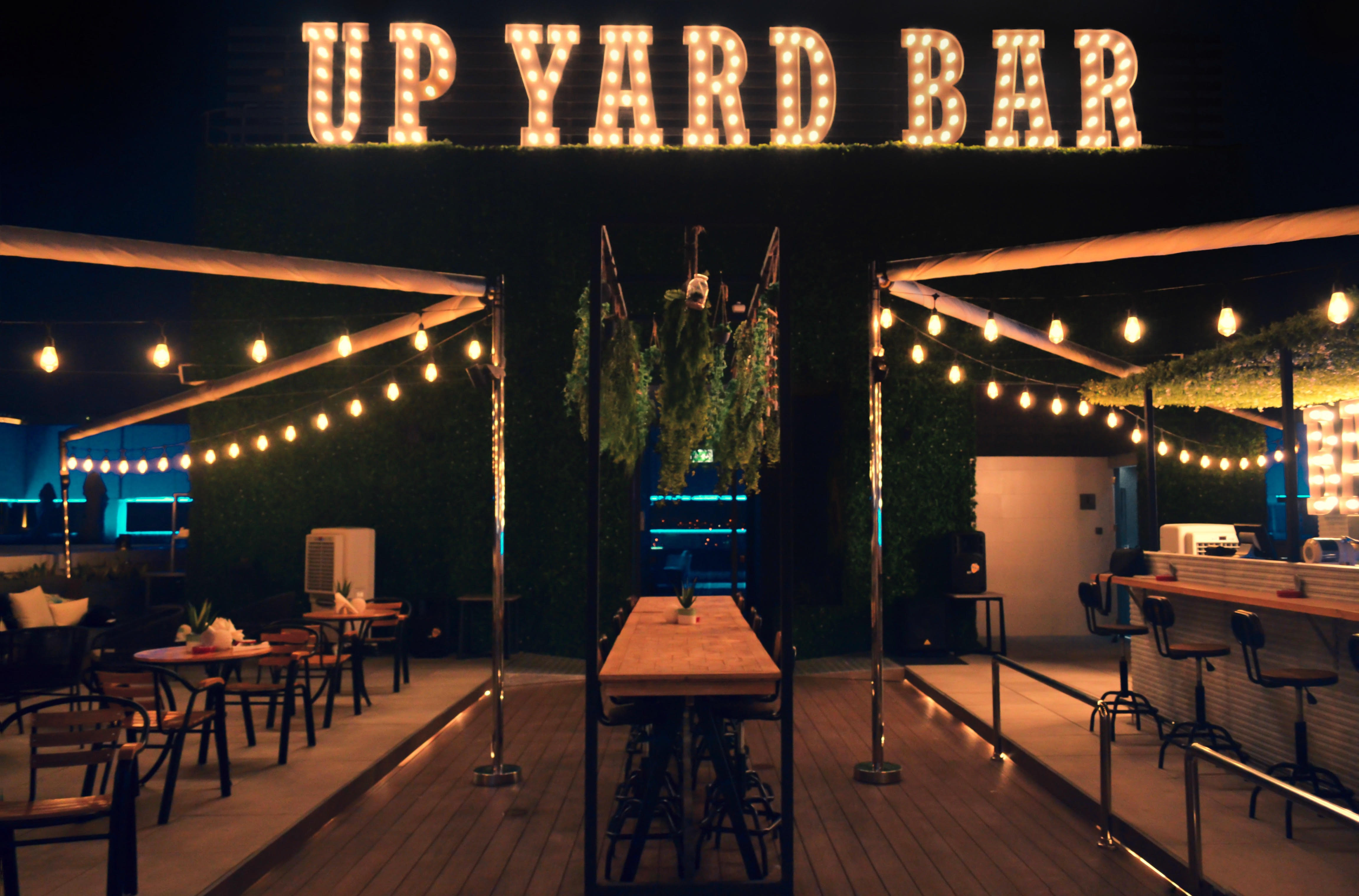 Up-Yard Lounge