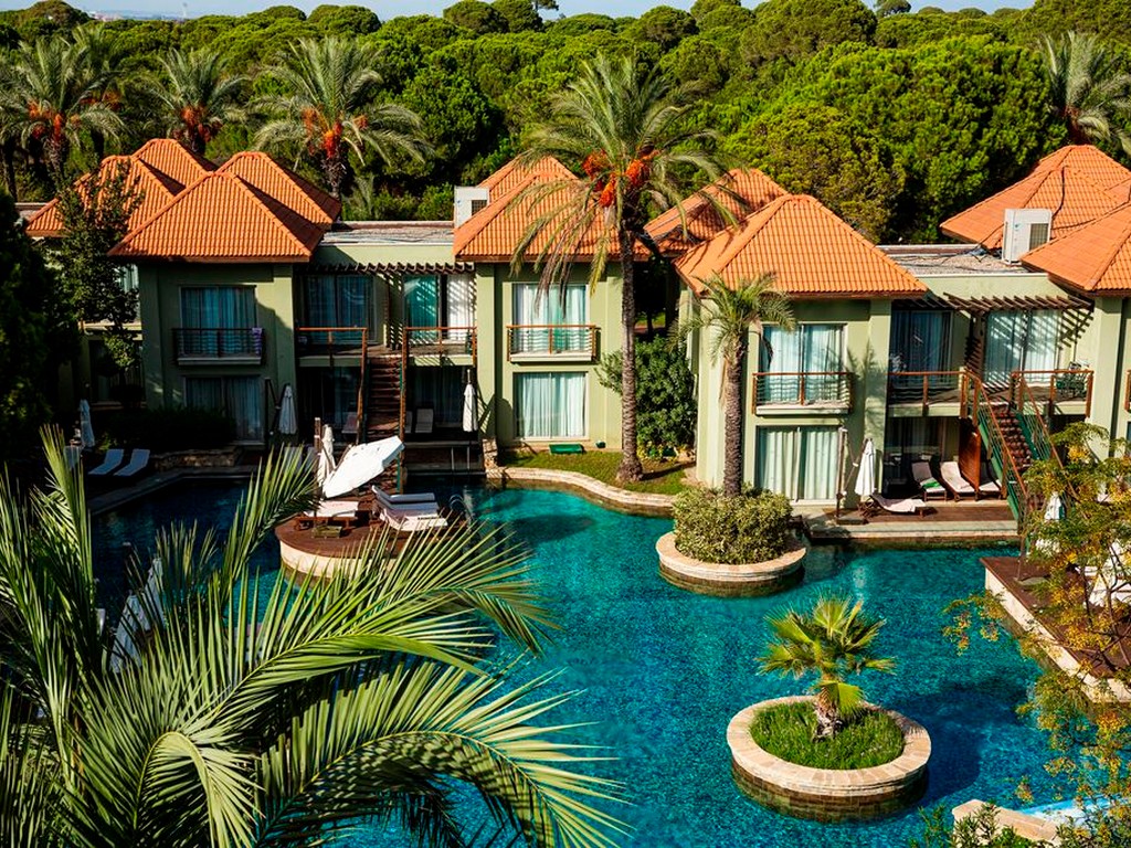 Lake Villa
