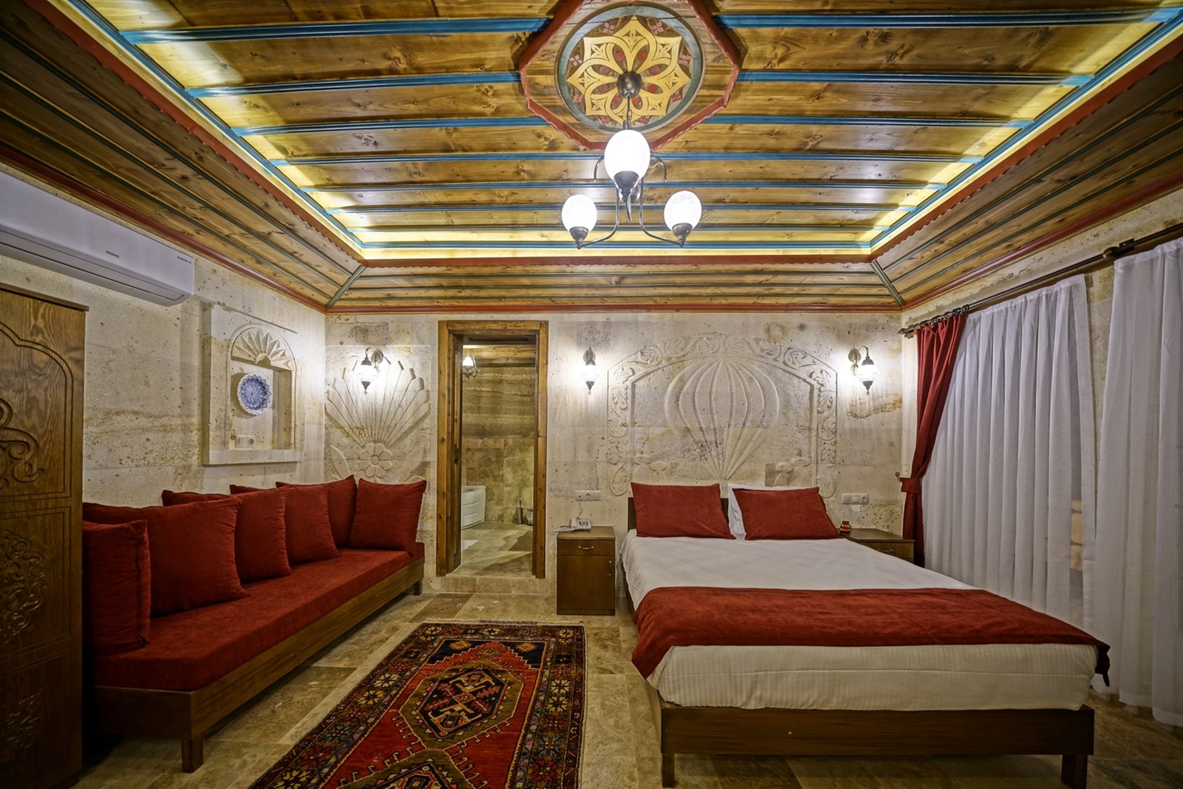 DELUXE WITH JACUZZI ROOM